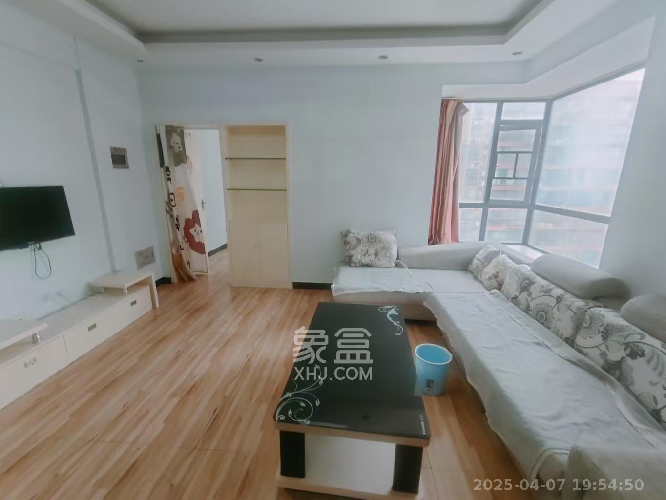 金领家族  1室1厅1卫   1700.00元/月室内图1
