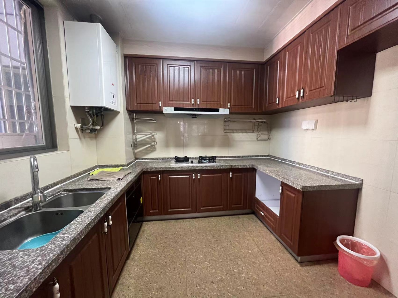 碧桂园 4室2厅3卫 3000.0元/月 碧桂园 4室2厅3卫 3000.0元/月室内图