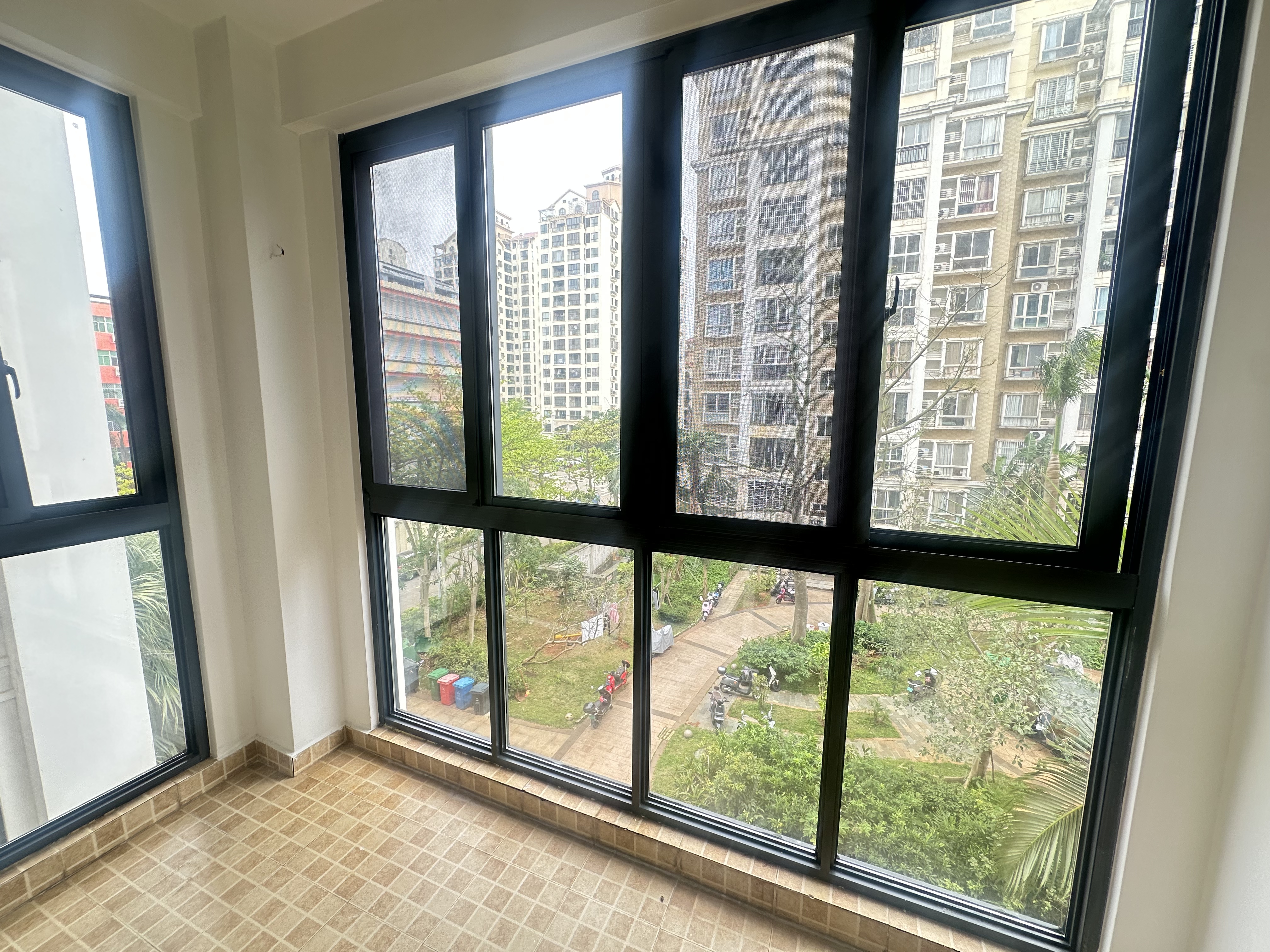 红泥月亮湾  2室2厅1卫    2500.0元/月 红泥月亮湾  2室2厅1卫    2500.0元/月室内图