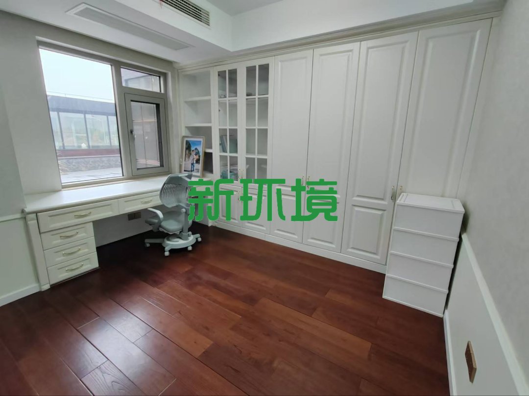 丽景天下二期  5室2厅2卫   205.00万客厅
