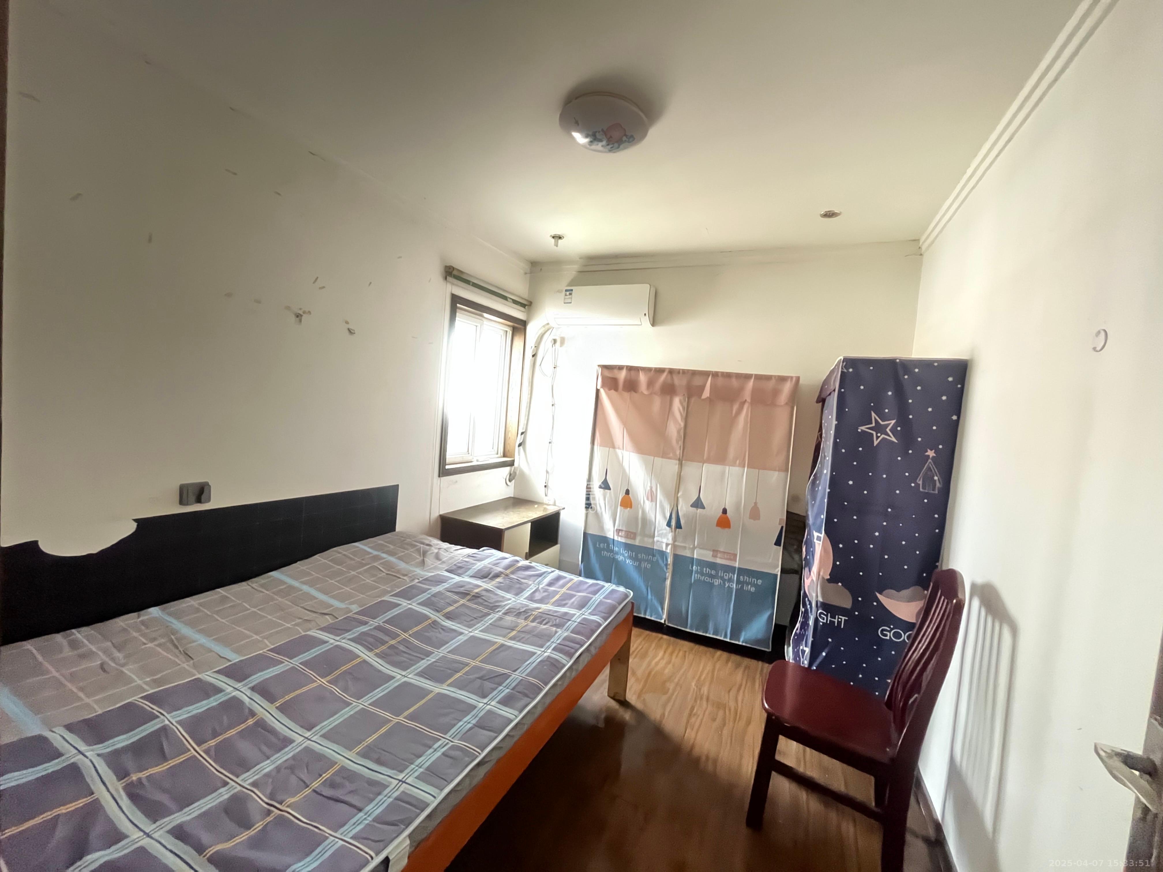 新桥小区 3室2厅1卫 1200.0元/月 新桥小区 3室2厅1卫 1200.0元/月室内图