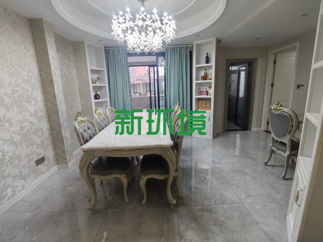 丽景天下二期  5室2厅2卫   205.00万客厅