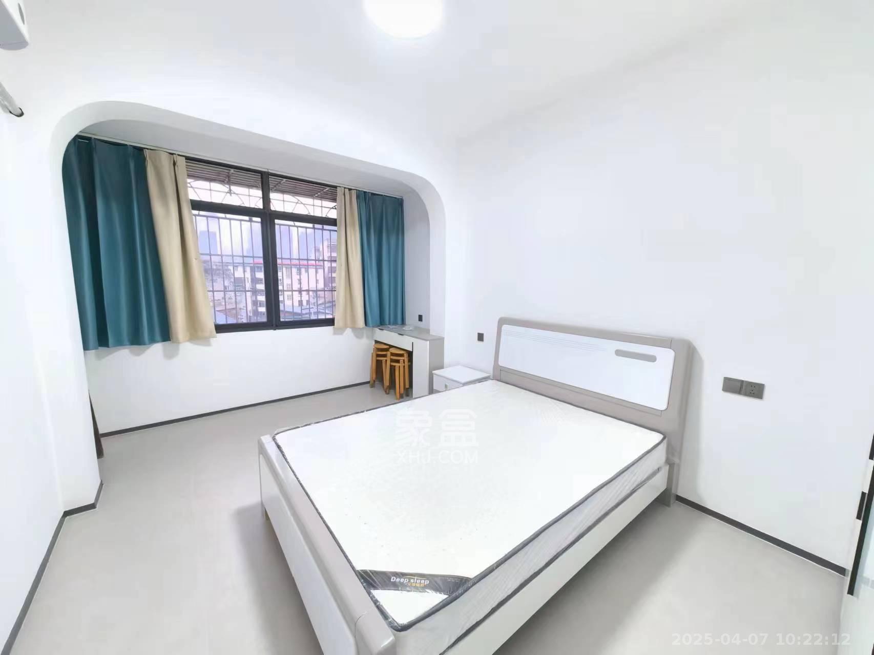 明德宿舍崇文楼(泰安小院) 3室2厅1卫 3200.0元/月 明德宿舍崇文楼(泰安小院) 3室2厅1卫 3200.0元/月室内图