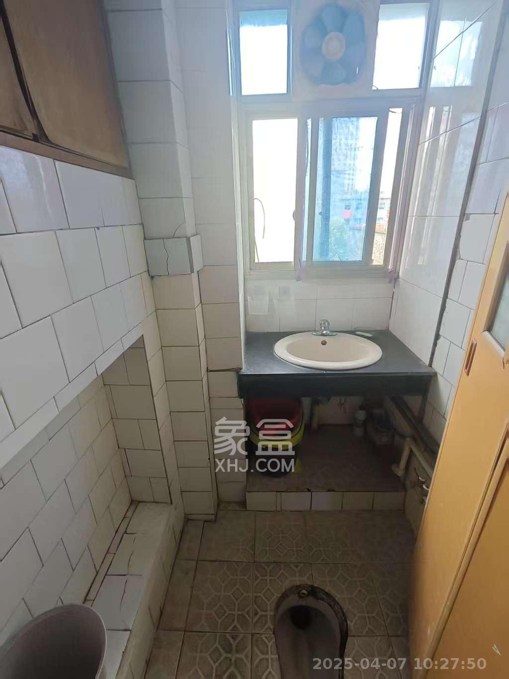 火车站邮政局宿舍 2室2厅1卫 1300.0元/月 火车站邮政局宿舍 2室2厅1卫 1300.0元/月室内图