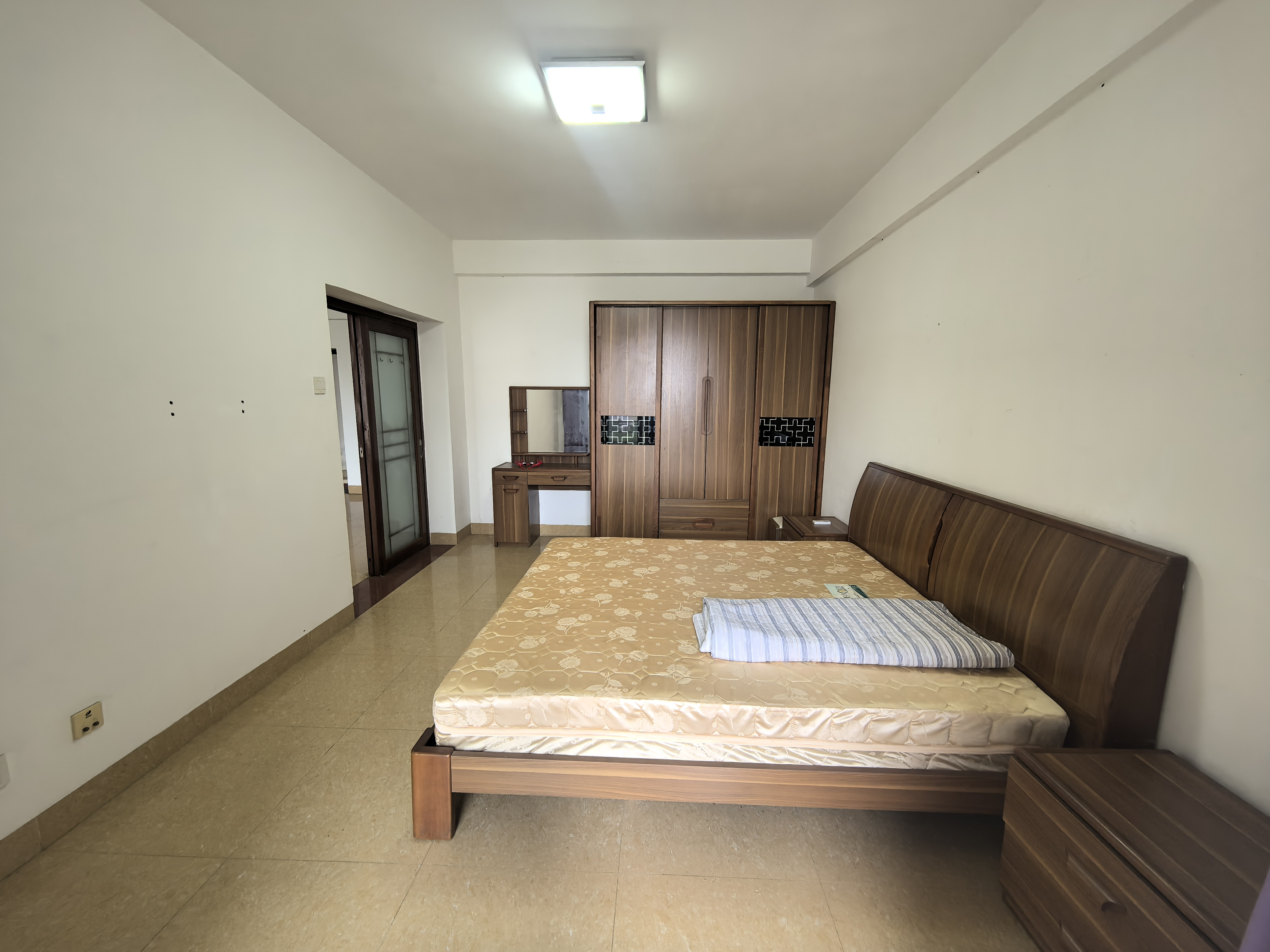 金域湾畔 1室1厅1卫 105.0万 金域湾畔 1室1厅1卫 105.0万客厅