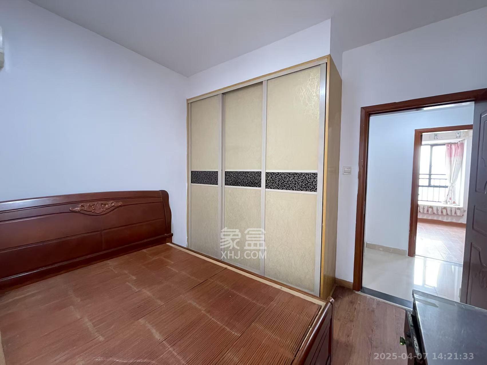 山水华景  3室2厅2卫   3000.00元/月室内图