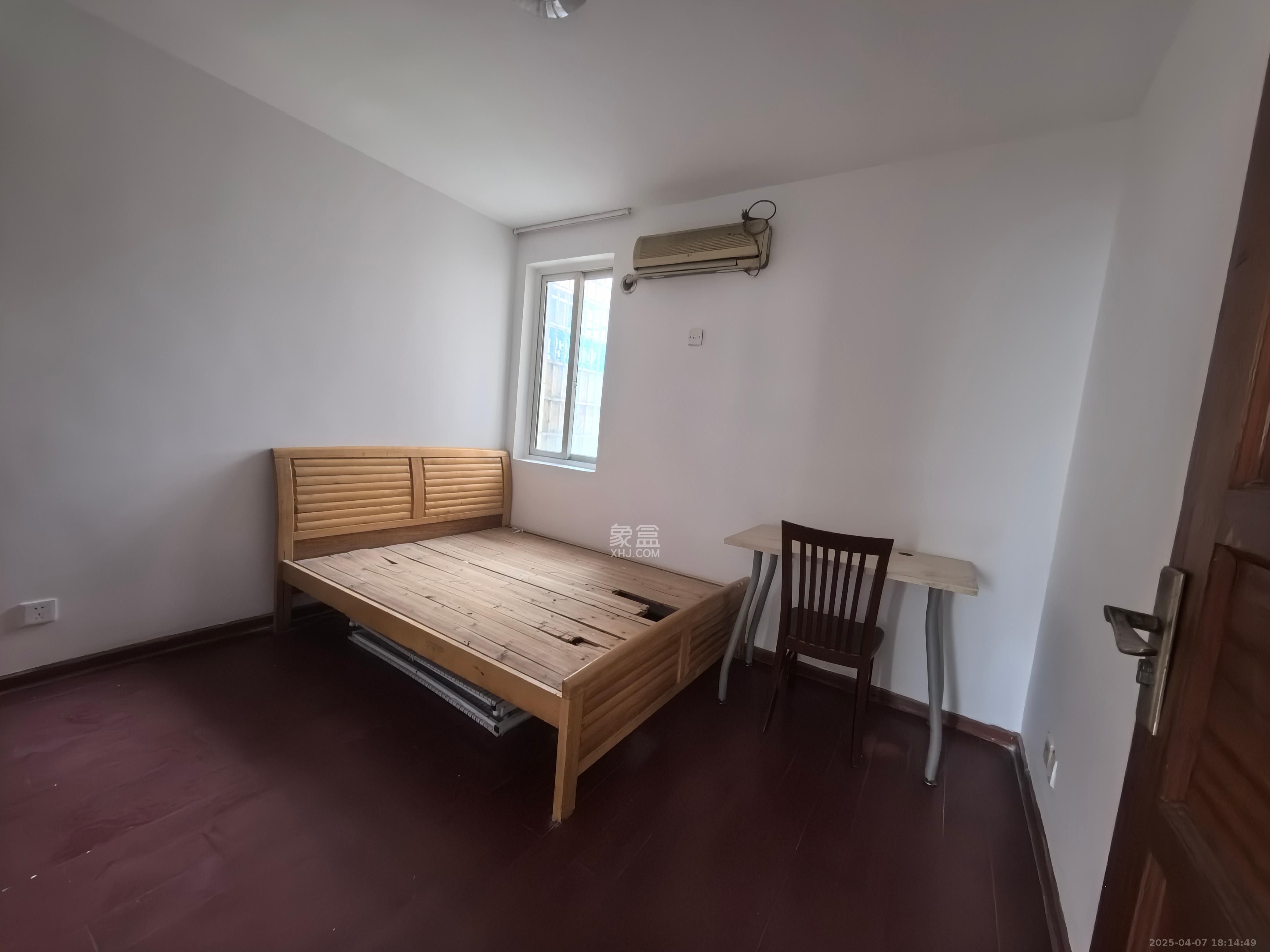 龙吉湾小区(龙瑞尚苑) 3室2厅1卫 1600.0元/月 龙吉湾小区(龙瑞尚苑) 3室2厅1卫 1600.0元/月室内图