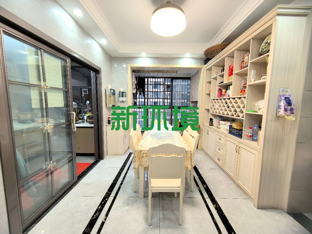 龙源华城  3室2厅2卫   95.00万客厅