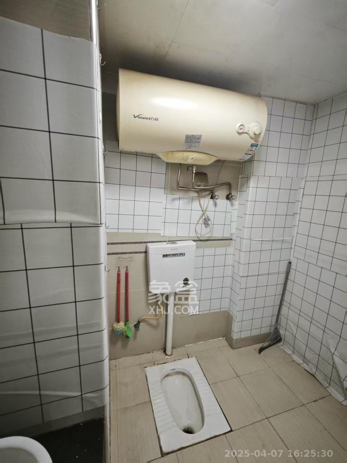 月亮湾草莓街区一、二期  1室1厅1卫   1100.00元/月室内图
