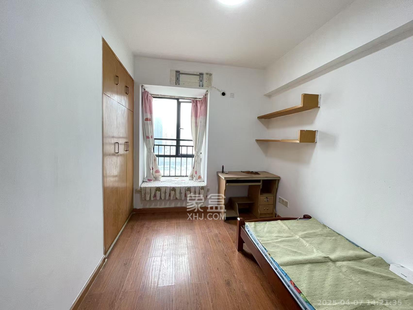 山水华景 3室2厅2卫 2500.0元/月 山水华景 3室2厅2卫 2500.0元/月室内图