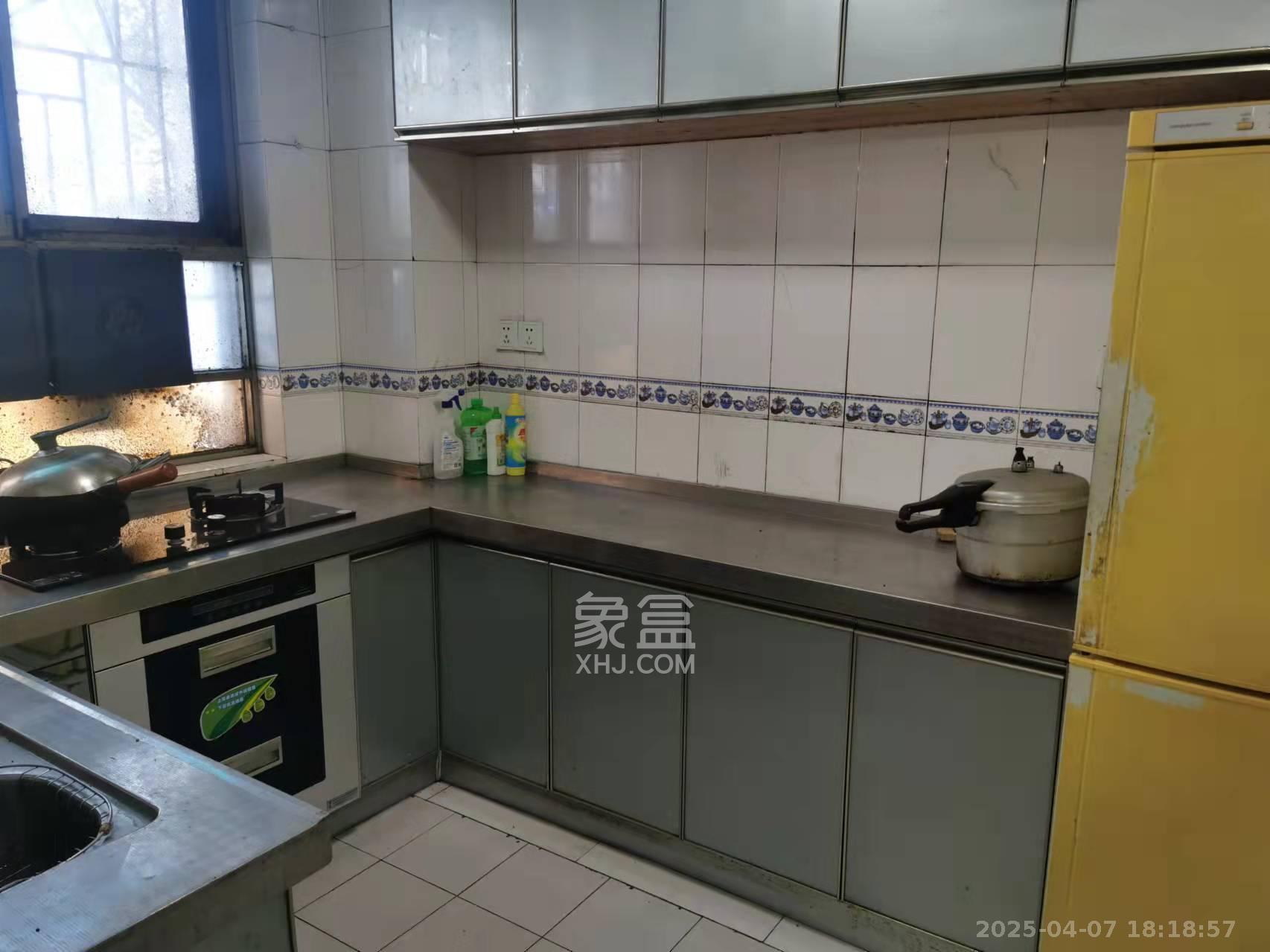 东南明苑 3室2厅2卫 2000.0元/月 东南明苑 3室2厅2卫 2000.0元/月室内图