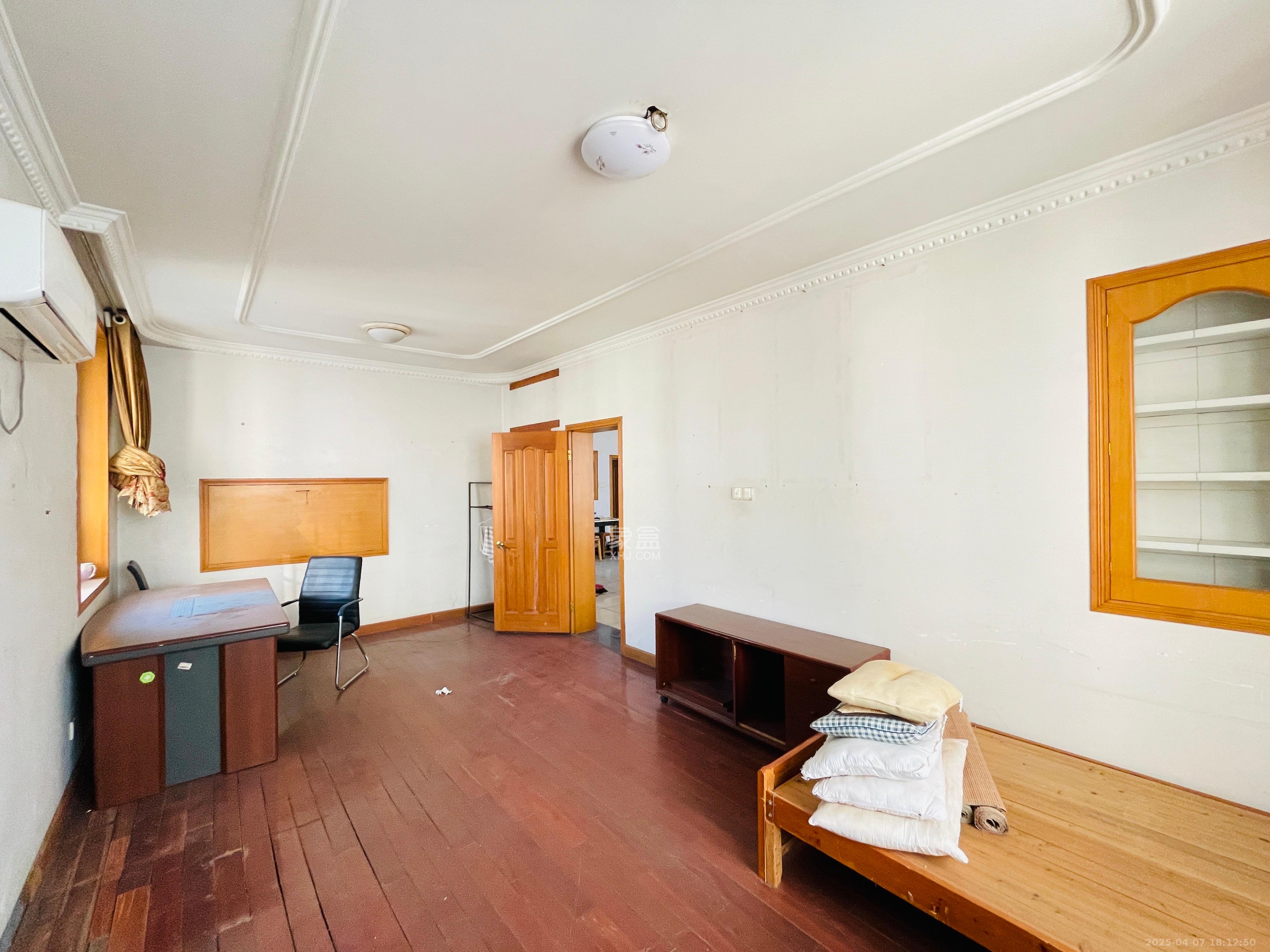 城投大厦  3室2厅2卫    2200.0元/月室内图