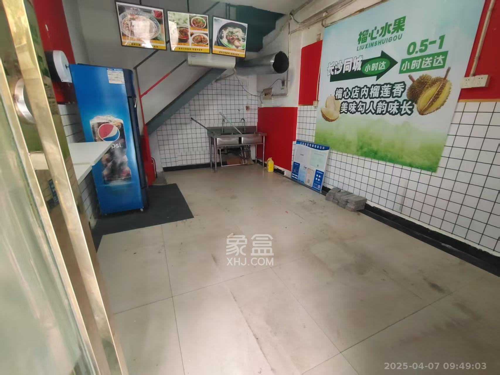 城南路散盘  4室1厅1卫    3200.0元/月 城南路散盘  4室1厅1卫    3200.0元/月室内图