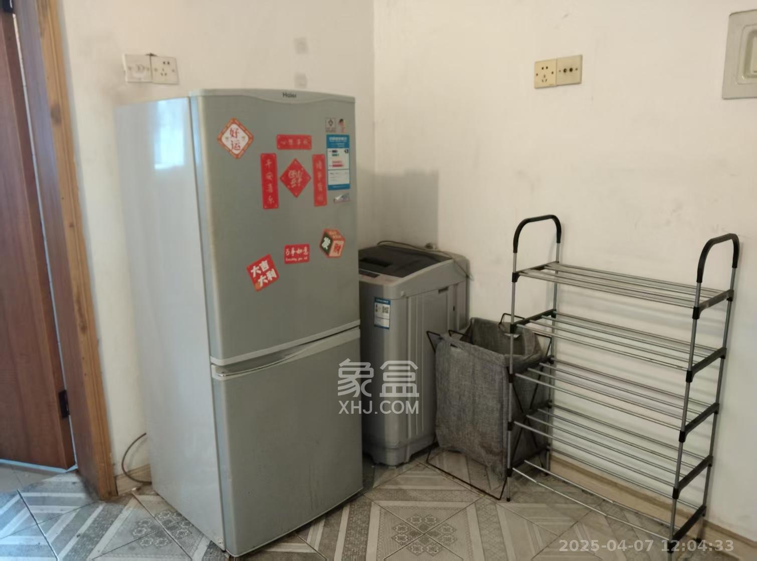 省建材机械厂宿舍 3室2厅1卫 1600.0元/月 省建材机械厂宿舍 3室2厅1卫 1600.0元/月室内图