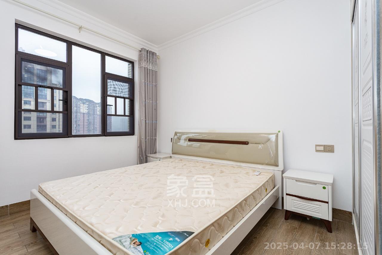 乾源国际  3室2厅2卫   2200.00元/月室内图