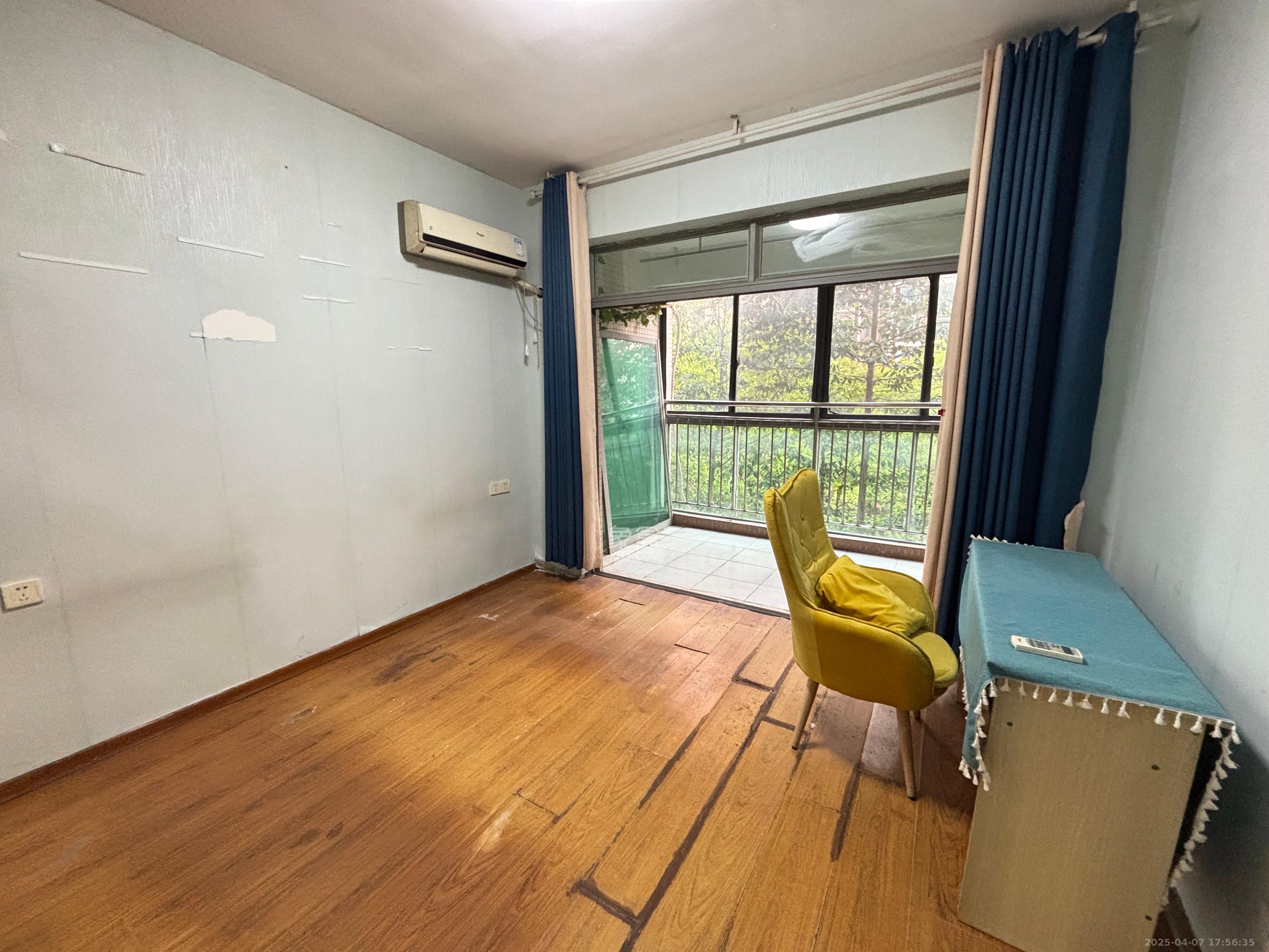 新城新世界一二三期 2室2厅1卫 2500.0元/月 新城新世界一二三期 2室2厅1卫 2500.0元/月室内图