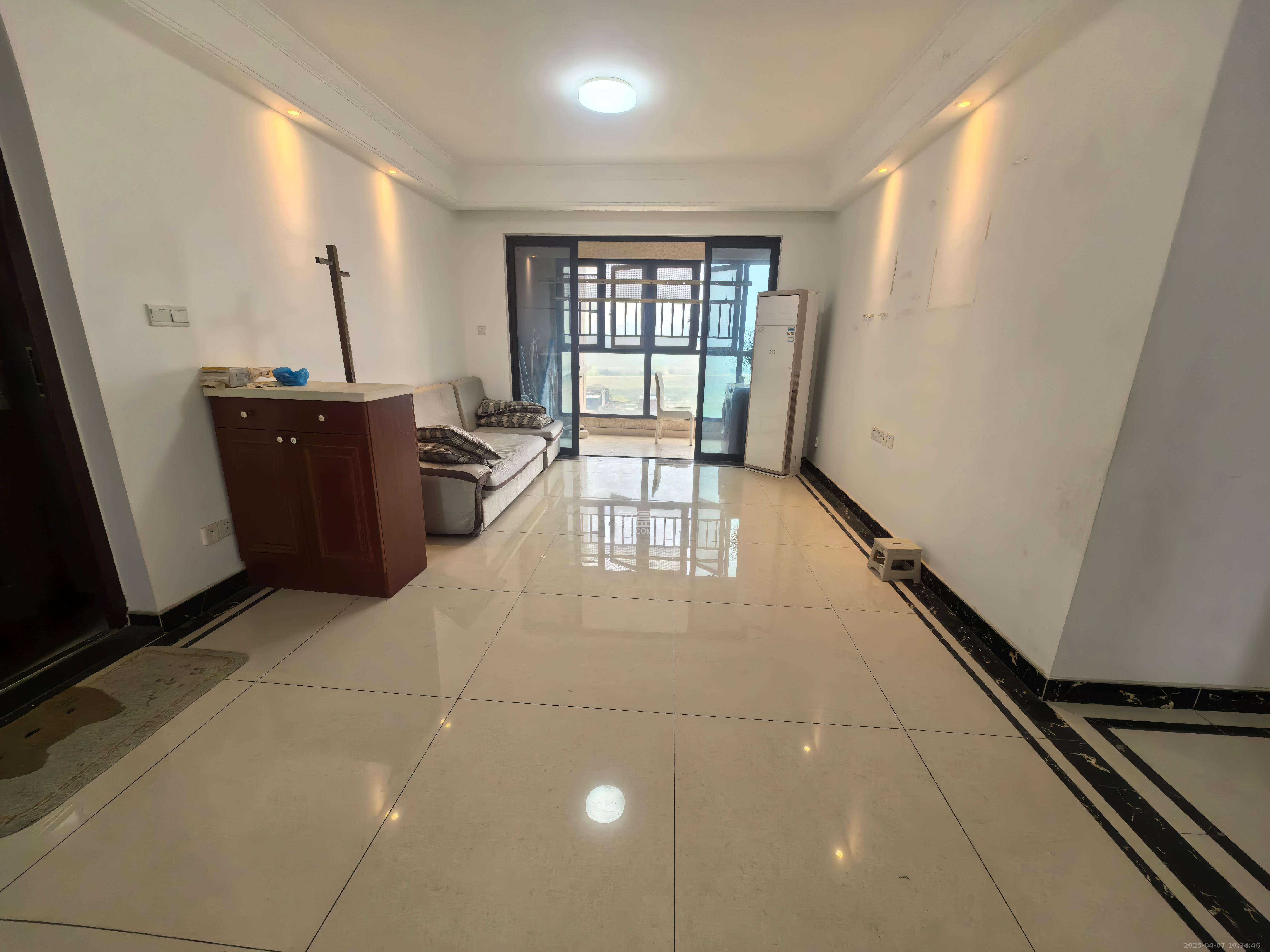 中海国际五期  3室2厅2卫    2500.0元/月 中海国际五期  3室2厅2卫    2500.0元/月