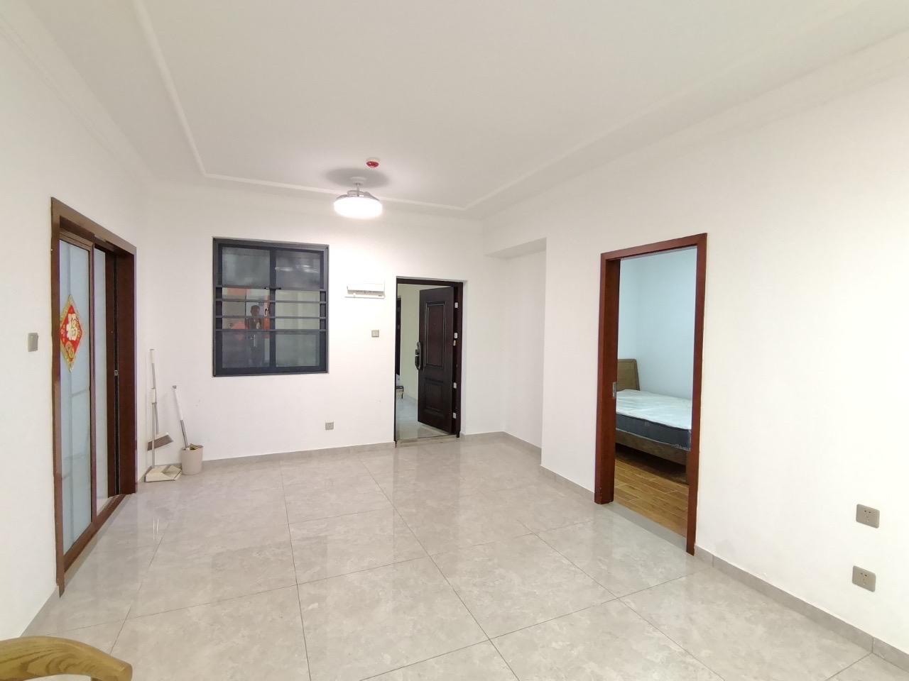 星华海岸城三期 3室2厅2卫 172.0万 星华海岸城三期 3室2厅2卫 172.0万客厅