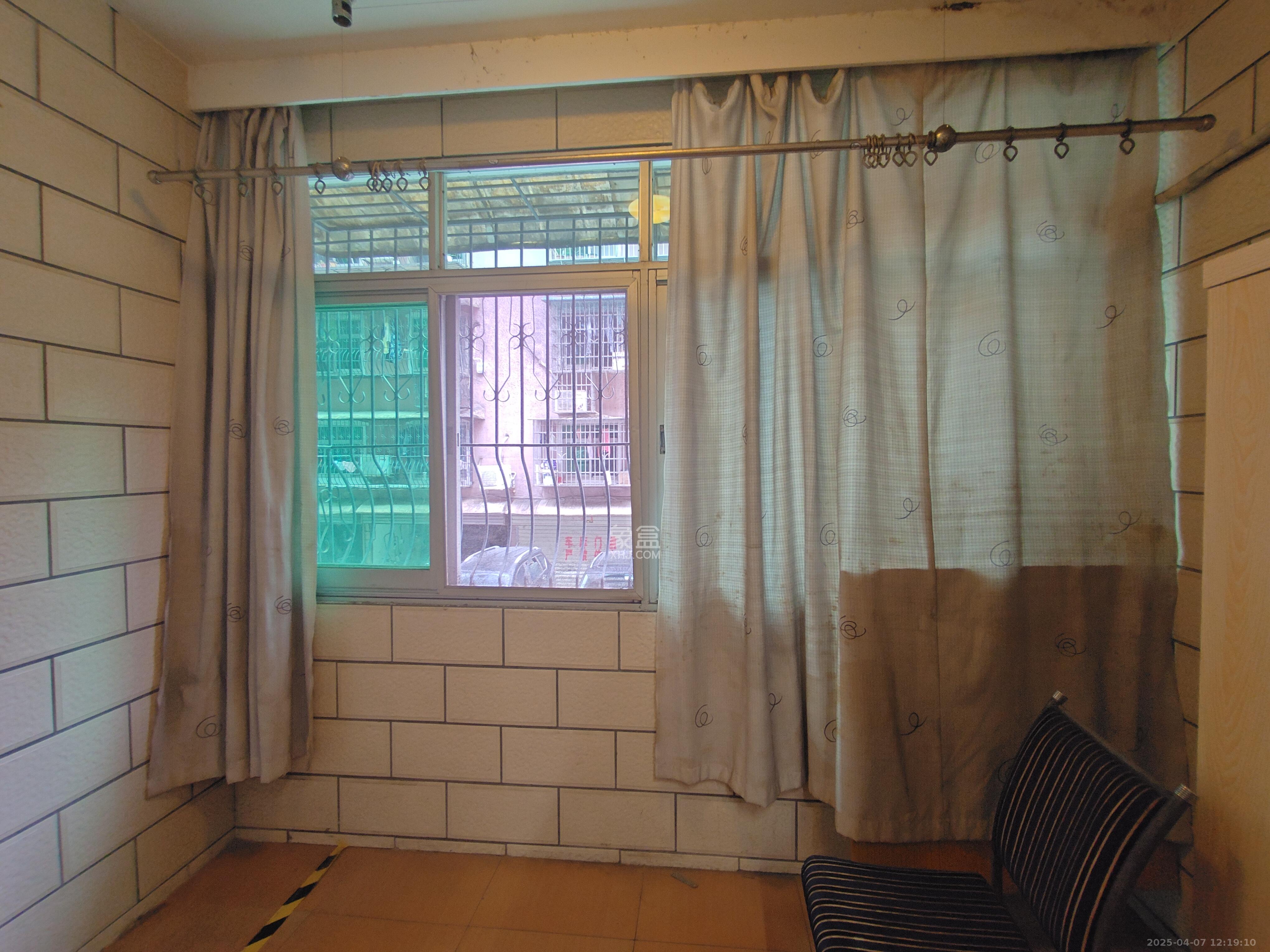 虹嘉花园(虹嘉园小区) 3室2厅2卫 2700.0元/月 虹嘉花园(虹嘉园小区) 3室2厅2卫 2700.0元/月室内图