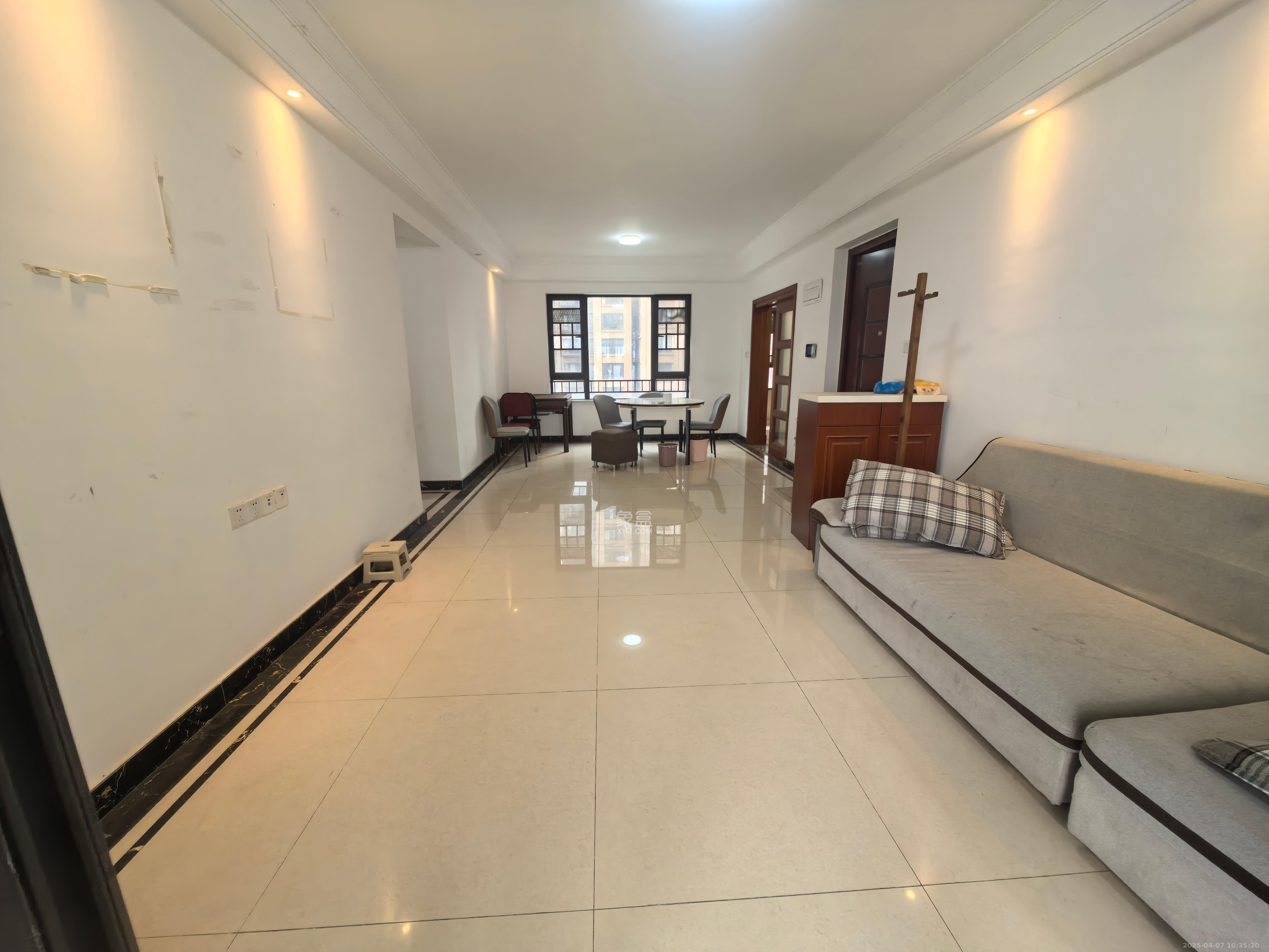 中海国际五期 3室2厅2卫 2500.0元/月 中海国际五期 3室2厅2卫 2500.0元/月室内图