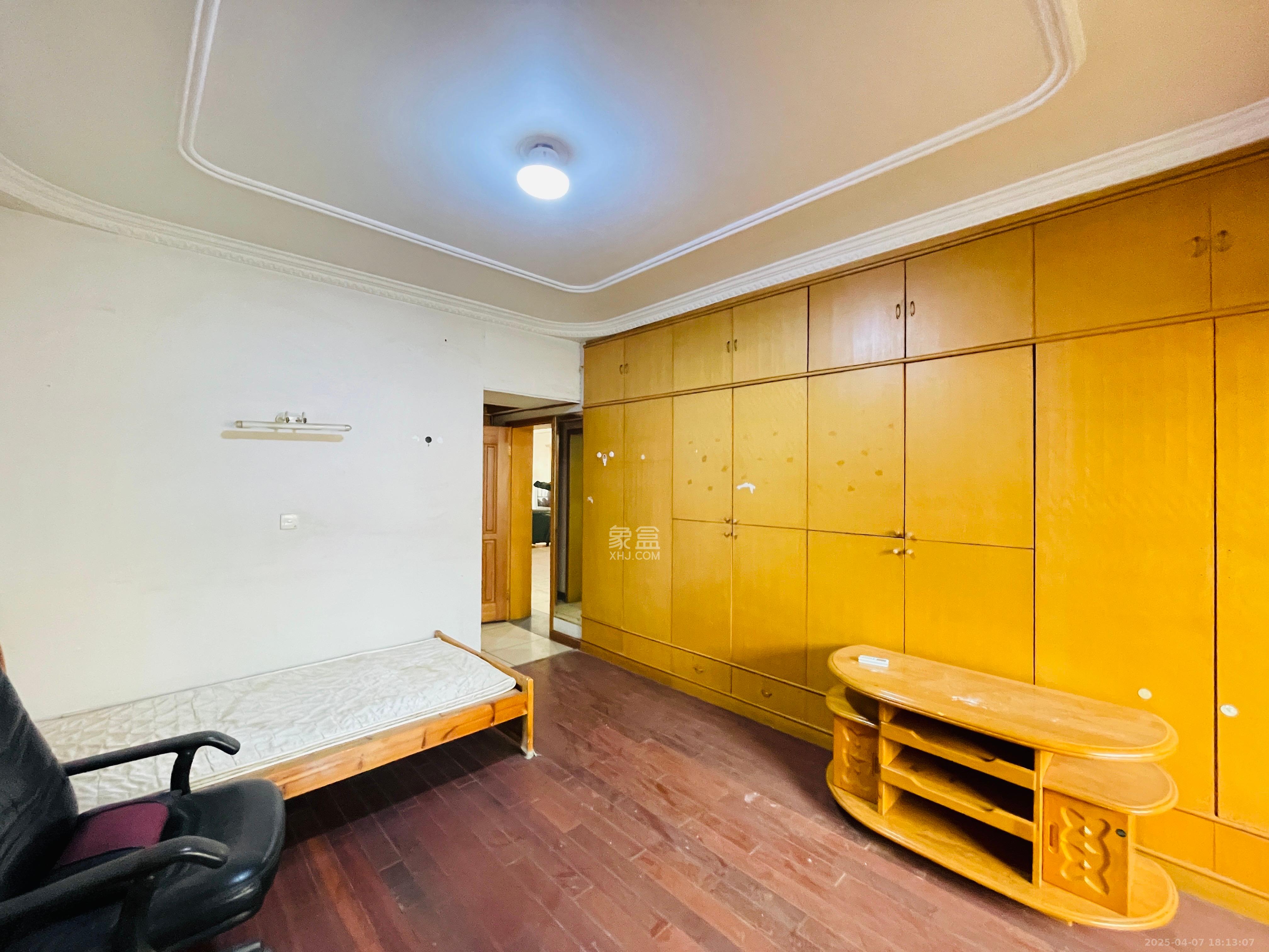 城投大厦  3室2厅2卫    2200.0元/月室内图