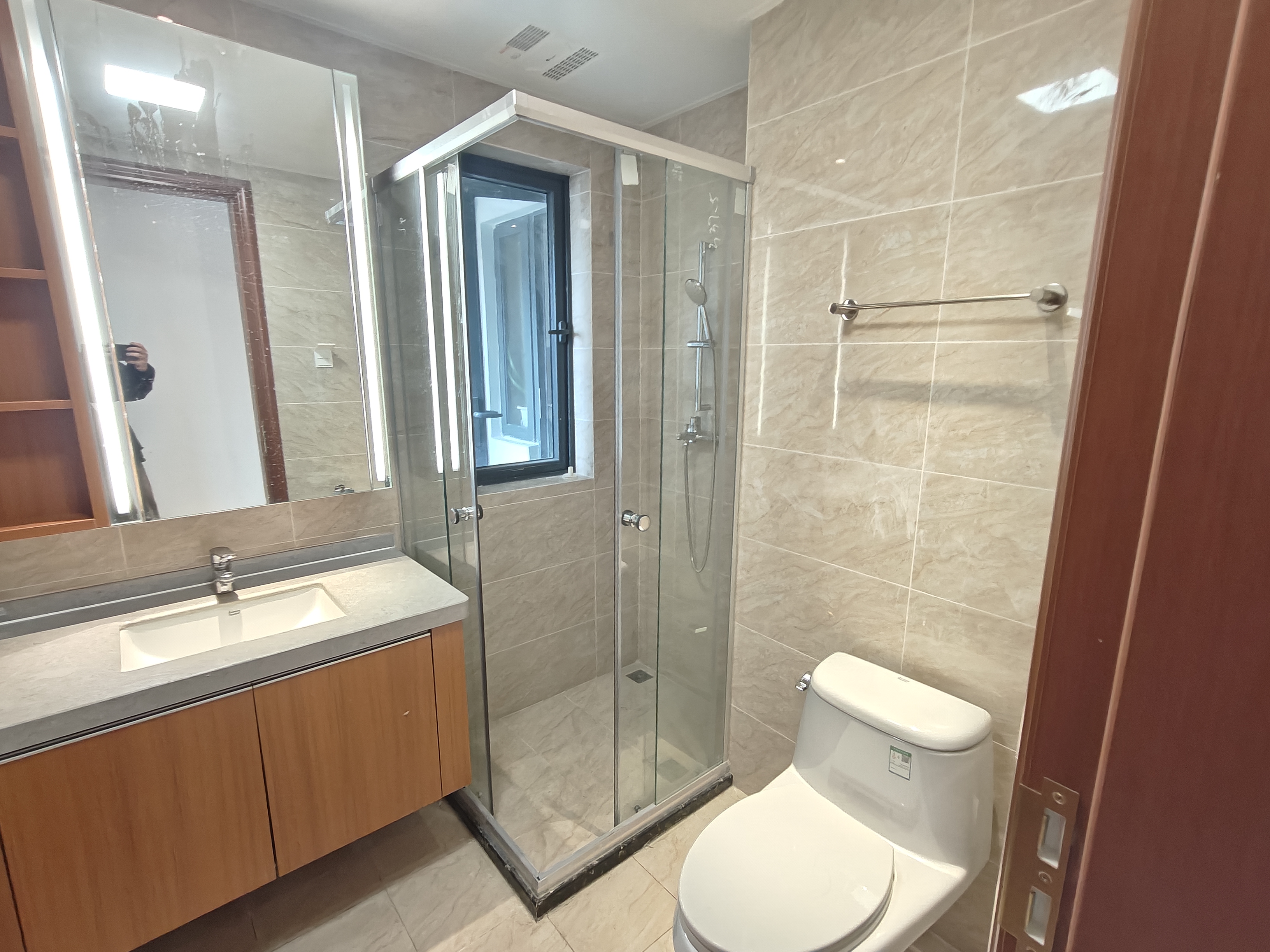 恒大华府 3室1厅1卫 1800.0元/月 恒大华府 3室1厅1卫 1800.0元/月室内图