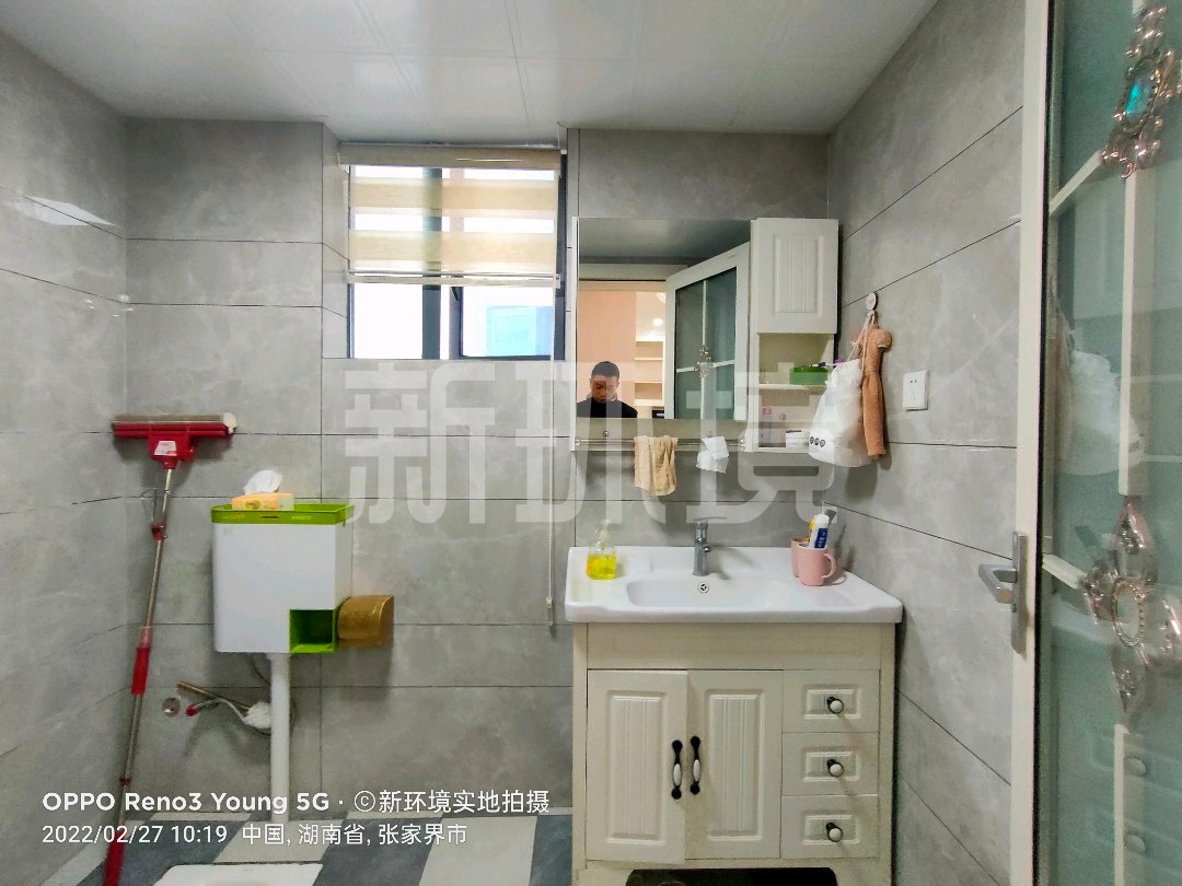 东方明珠  3室2厅2卫   75.00万客厅