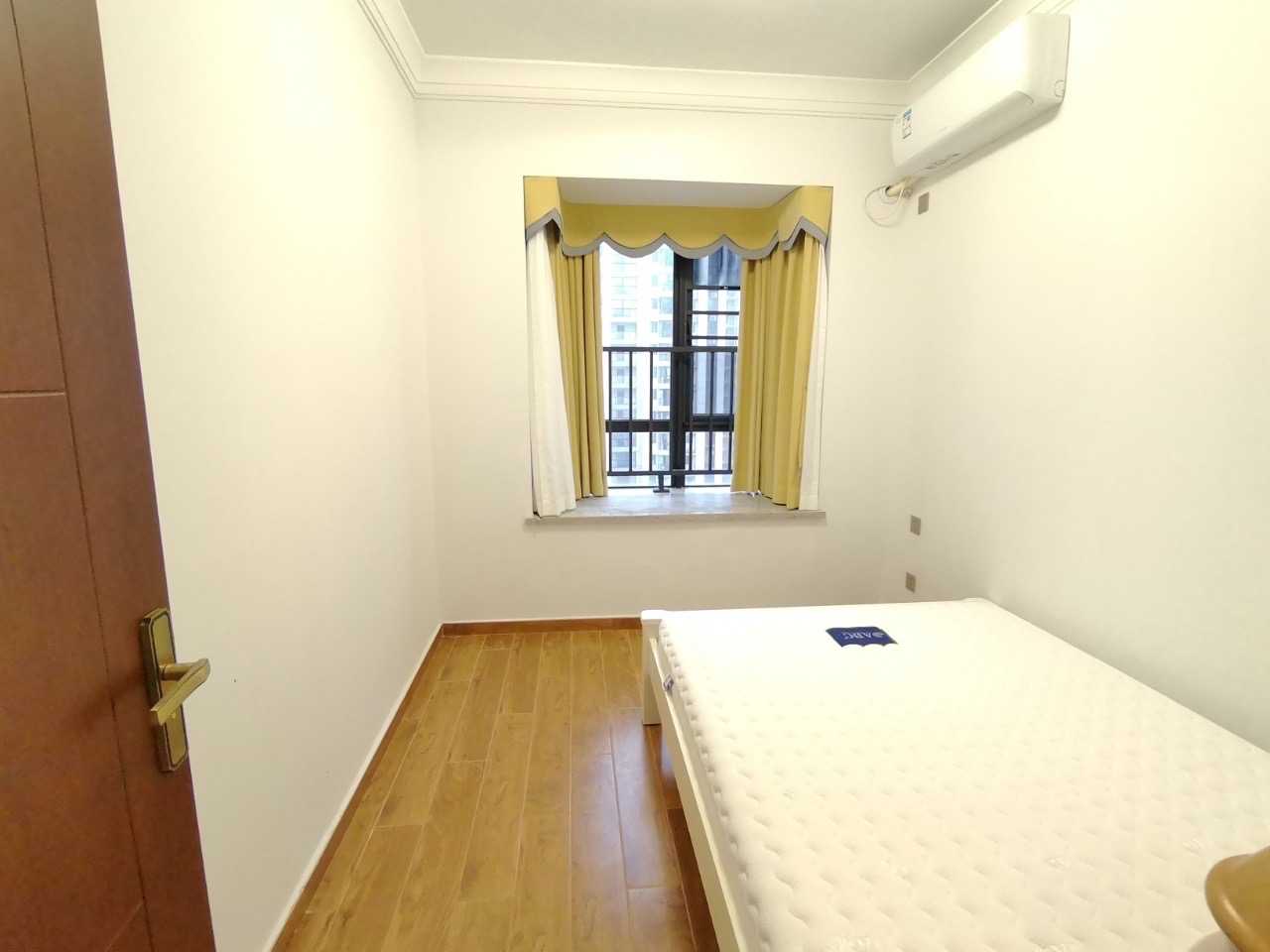 星华海岸城三期 3室2厅2卫 172.0万 星华海岸城三期 3室2厅2卫 172.0万客厅