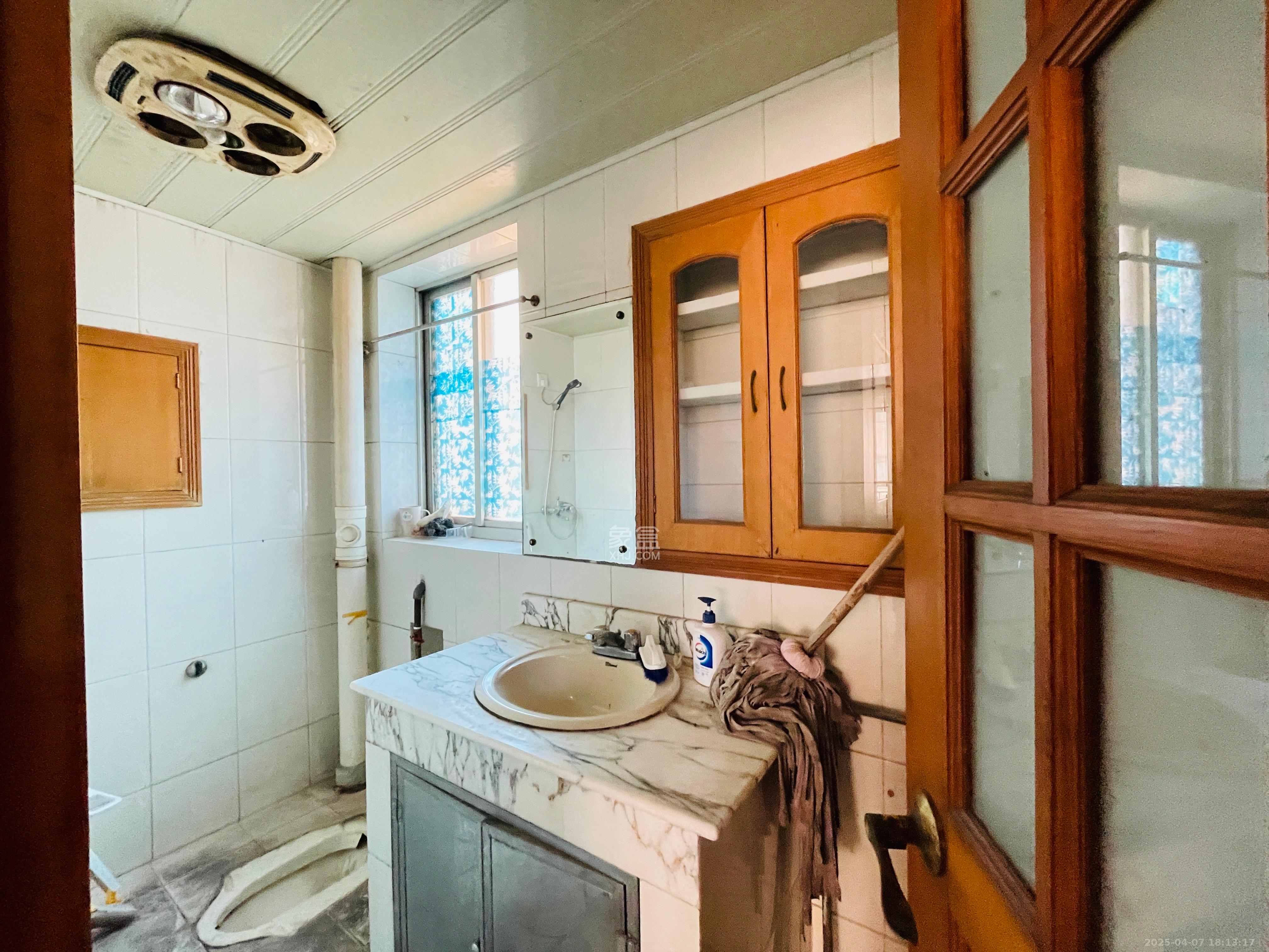 城投大厦  3室2厅2卫    2200.0元/月室内图