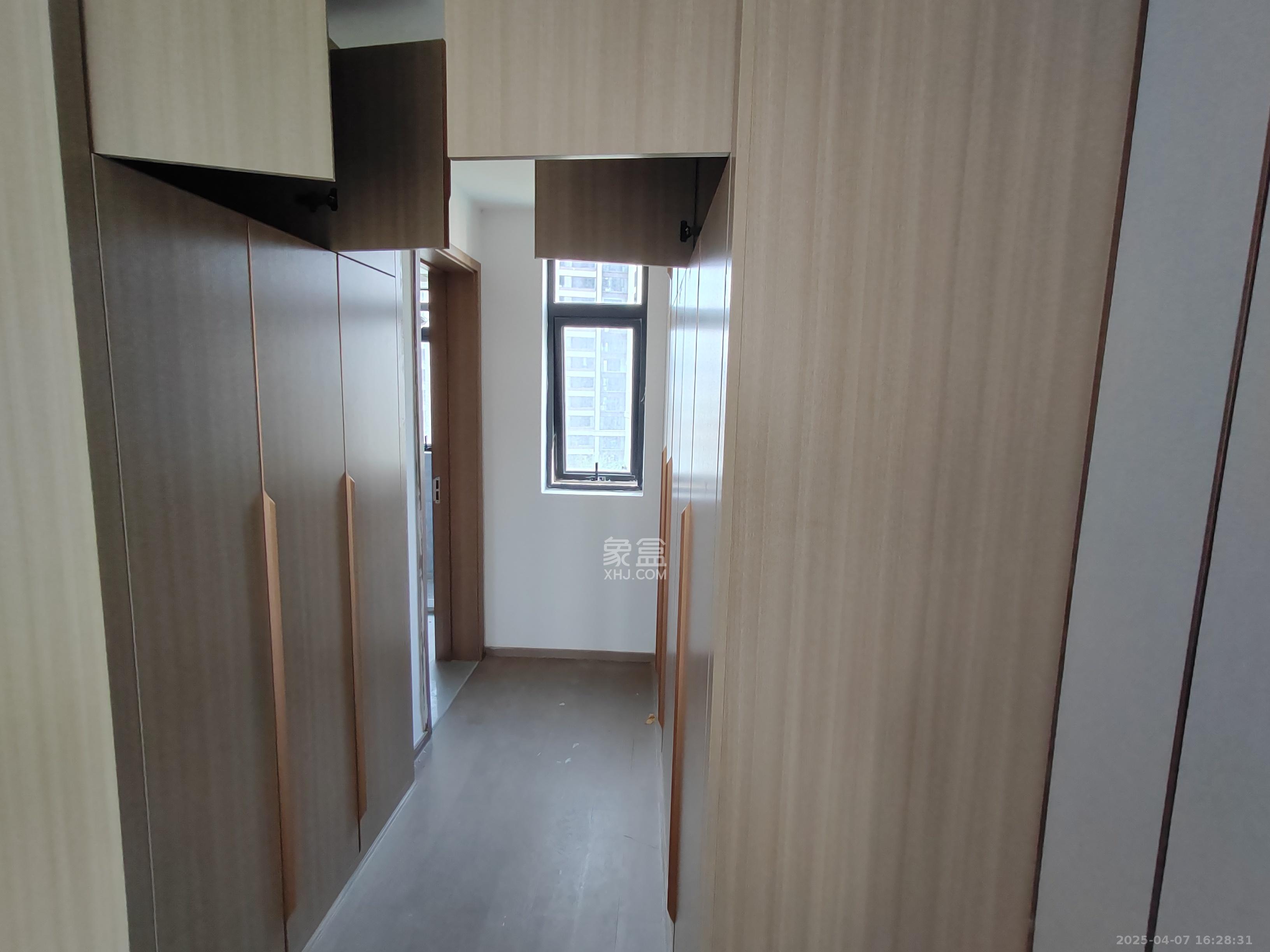 汉唐世家二期 4室2厅2卫 2800.0元/月 汉唐世家二期 4室2厅2卫 2800.0元/月室内图