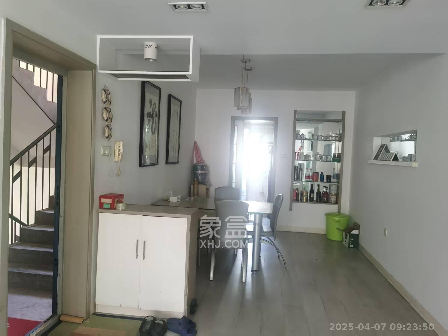 南明苑西区 4室2厅2卫 2800.0元/月 南明苑西区 4室2厅2卫 2800.0元/月室内图