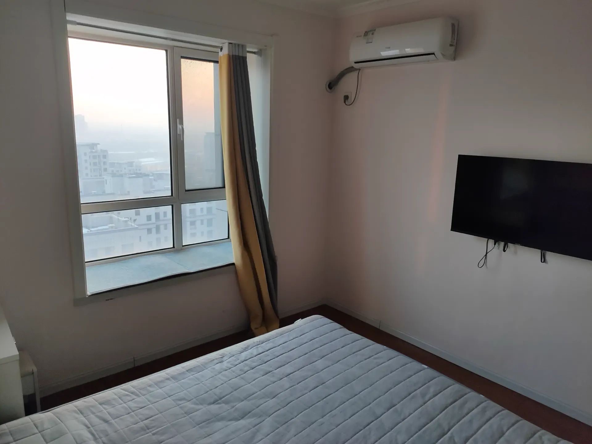 东尚名筑  3室2厅2卫   2700.00元/月室内图