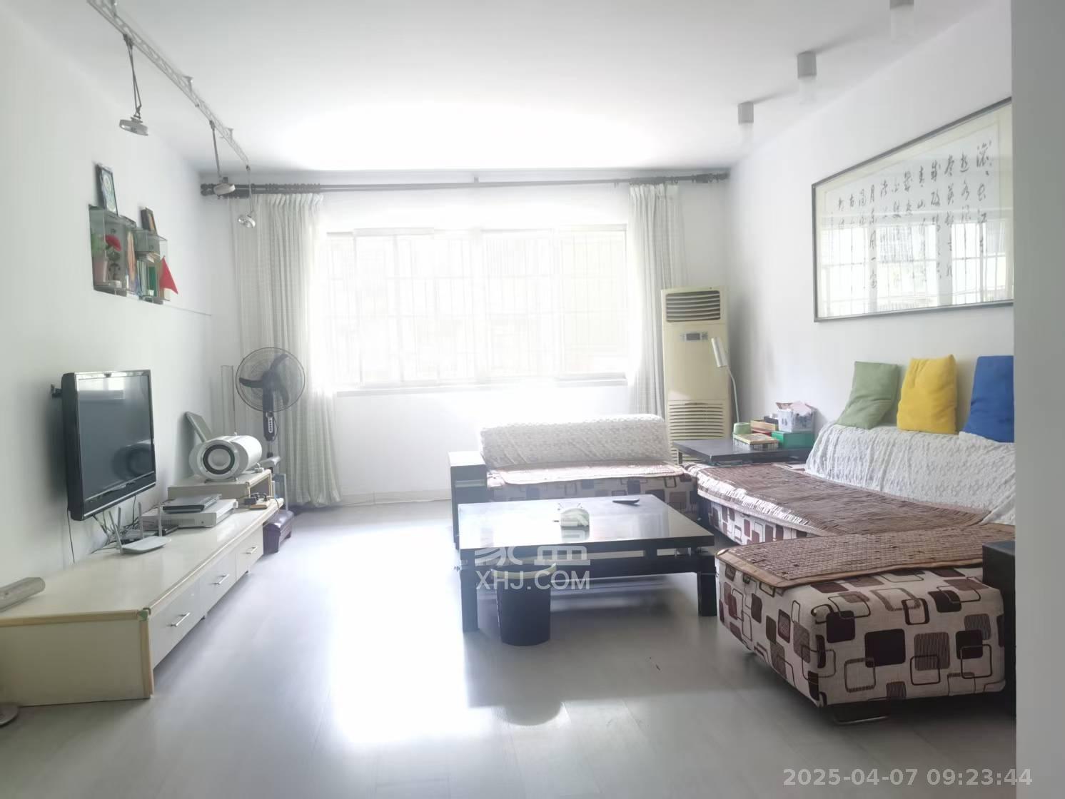 南明苑西区 4室2厅2卫 2800.0元/月 南明苑西区 4室2厅2卫 2800.0元/月室内图