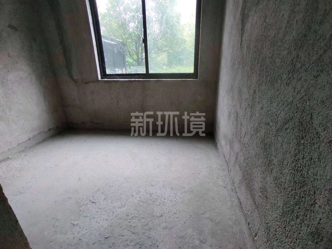 江与城  4室2厅2卫   110.00万卧室