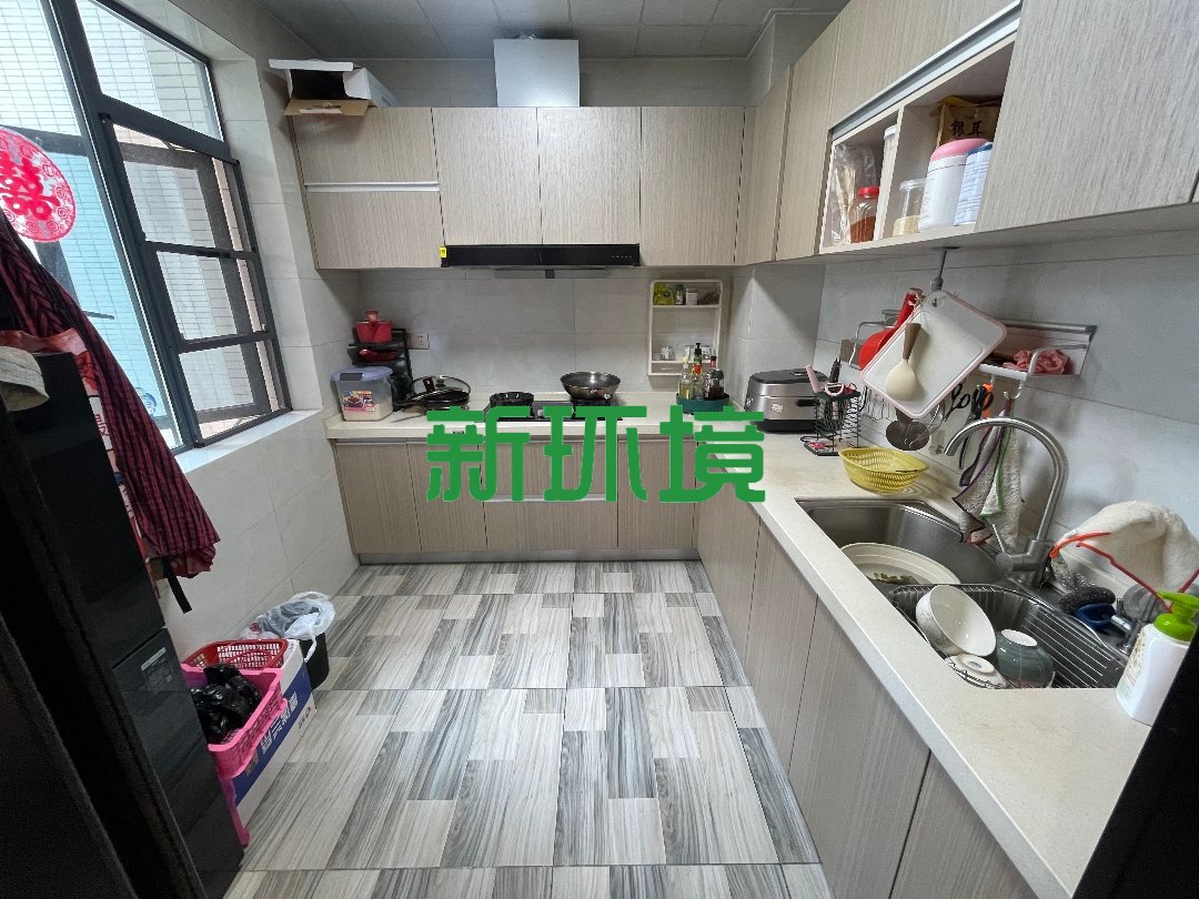 东方明珠  3室2厅2卫   65.00万客厅