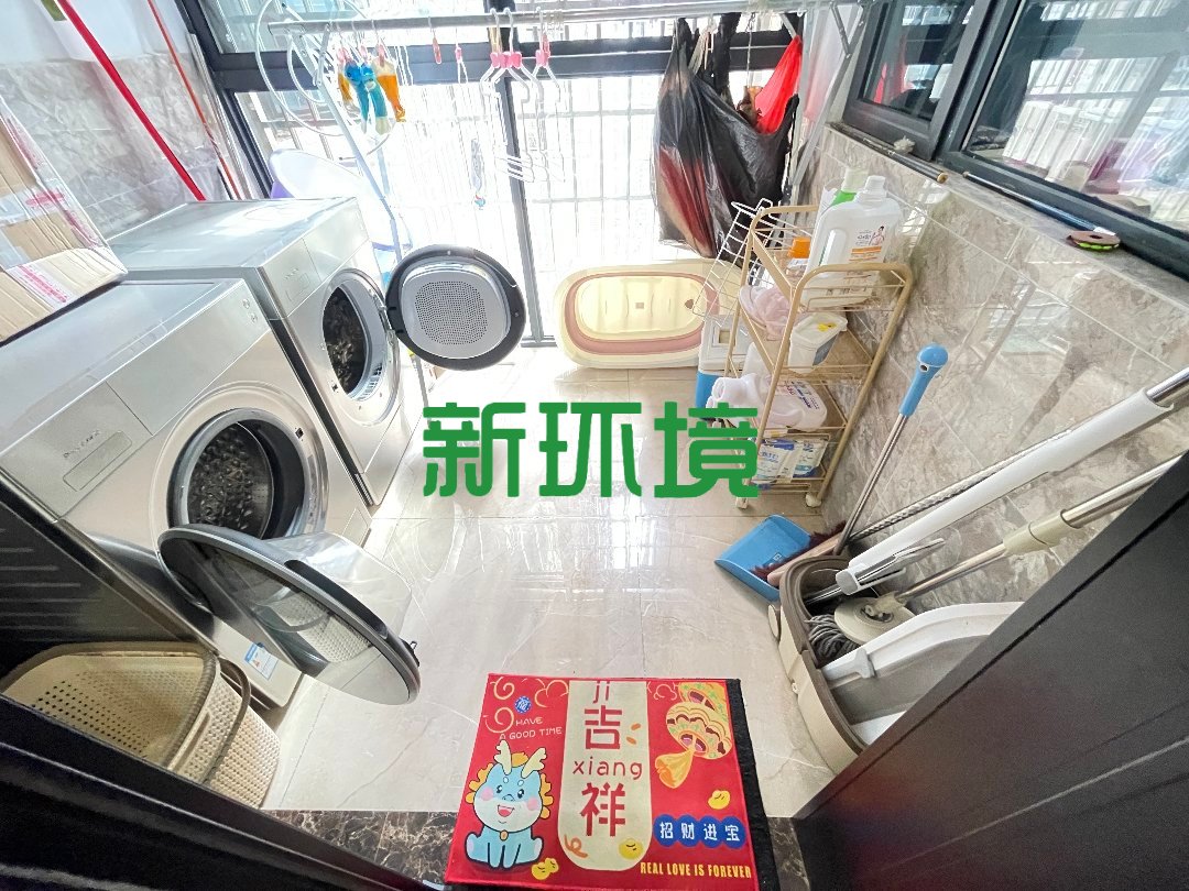 东方明珠  3室2厅2卫   65.00万客厅