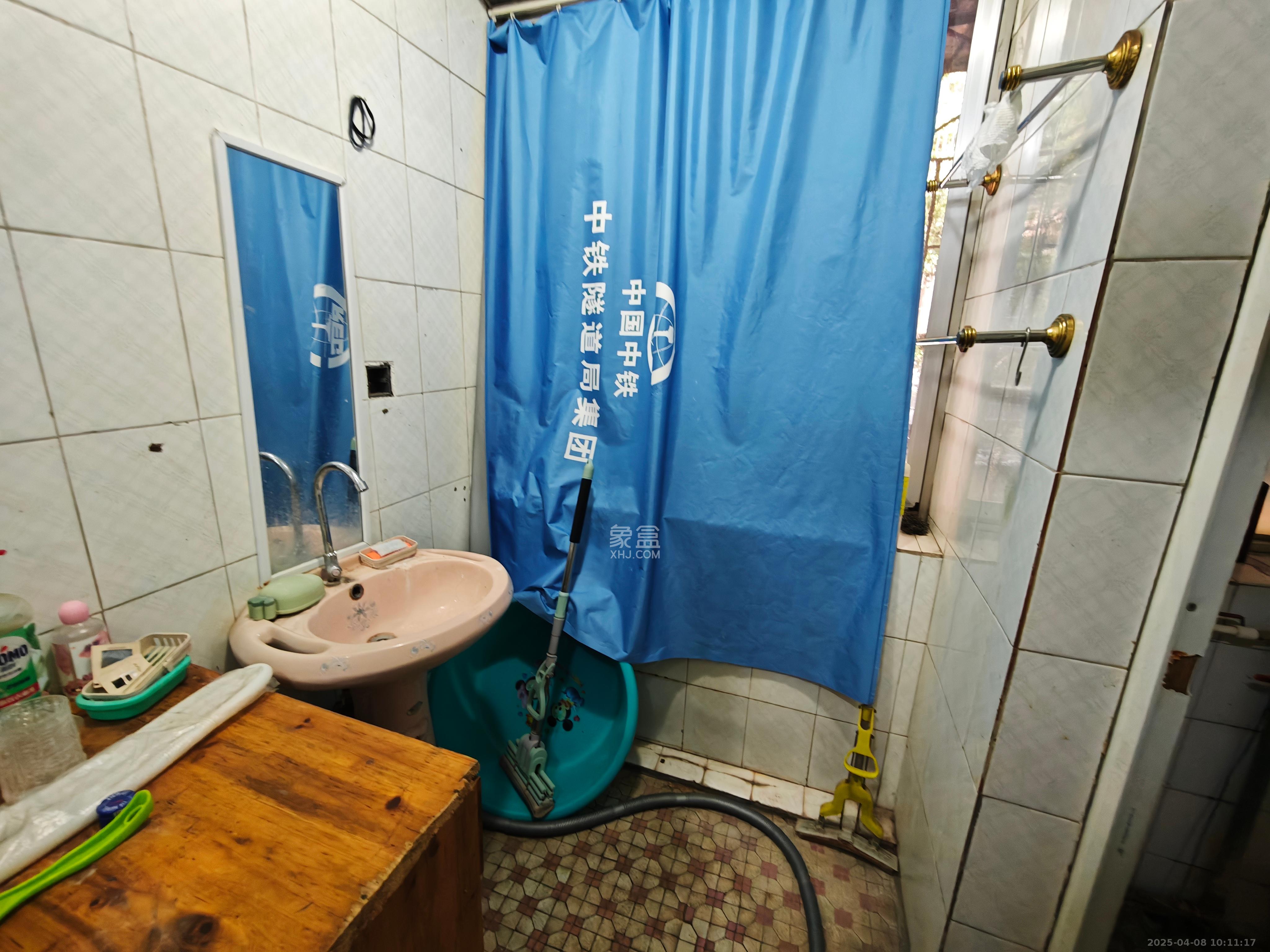 成达花园  3室1厅1卫   1400.00元/月室内图
