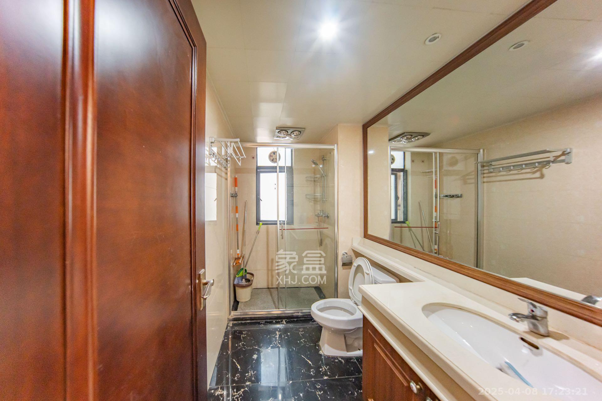 中海国际三期  3室2厅2卫    2500.0元/月 中海国际三期  3室2厅2卫    2500.0元/月室内图