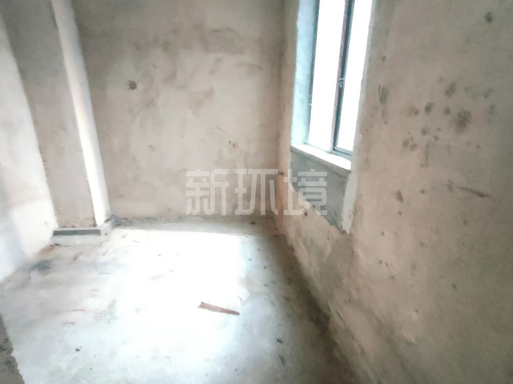 东方明珠  3室2厅2卫   52.00万客厅