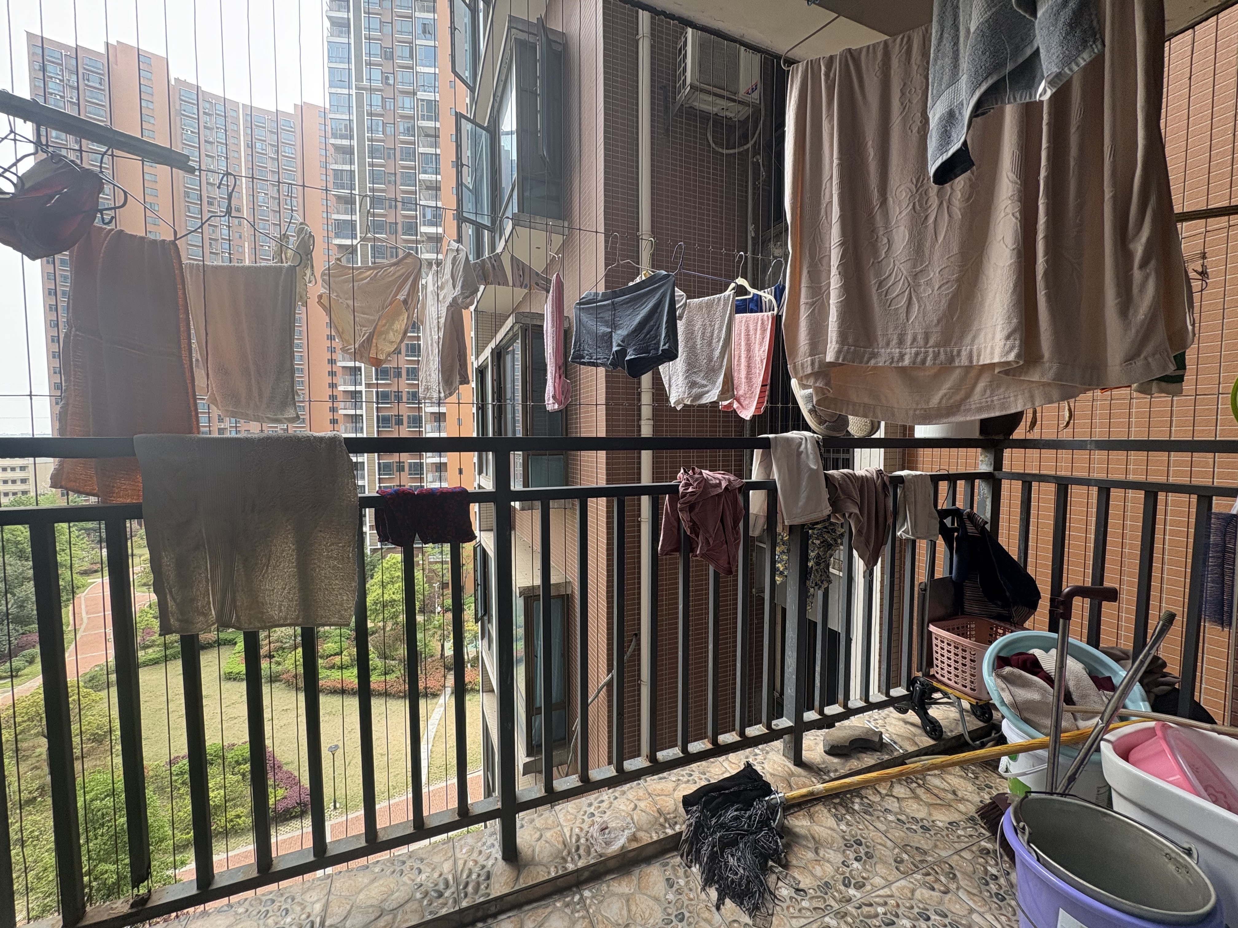 中航白沙湾  3室2厅2卫   1800.00元/月室内图
