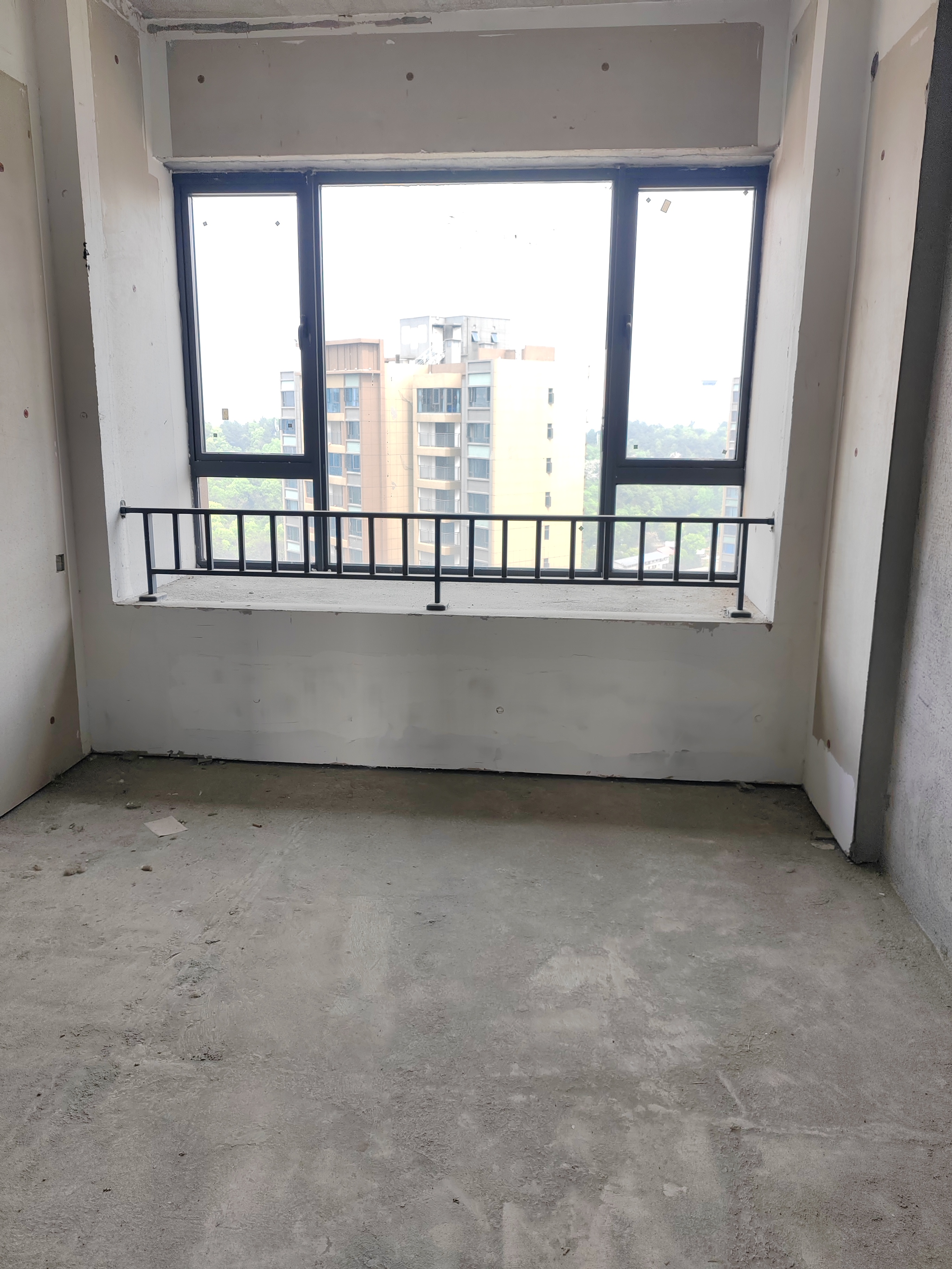 宁邦中心（二期公园里）  4室2厅1卫    80.0万客厅