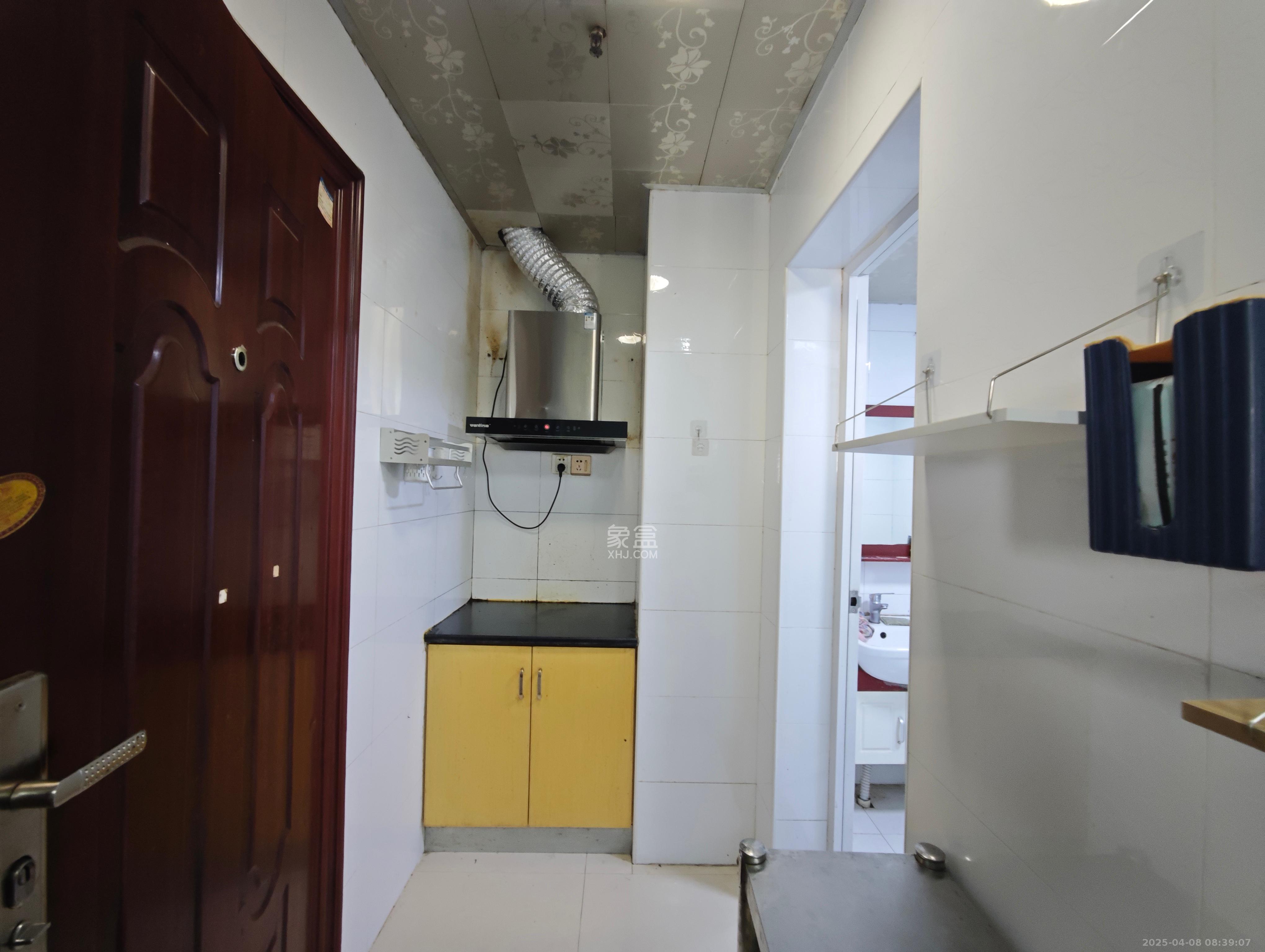 名富公寓  1室0厅0卫    1000.0元/月 名富公寓  1室0厅0卫    1000.0元/月室内图1