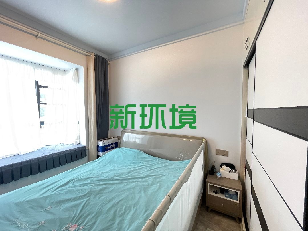 东方明珠  3室2厅2卫   65.00万客厅