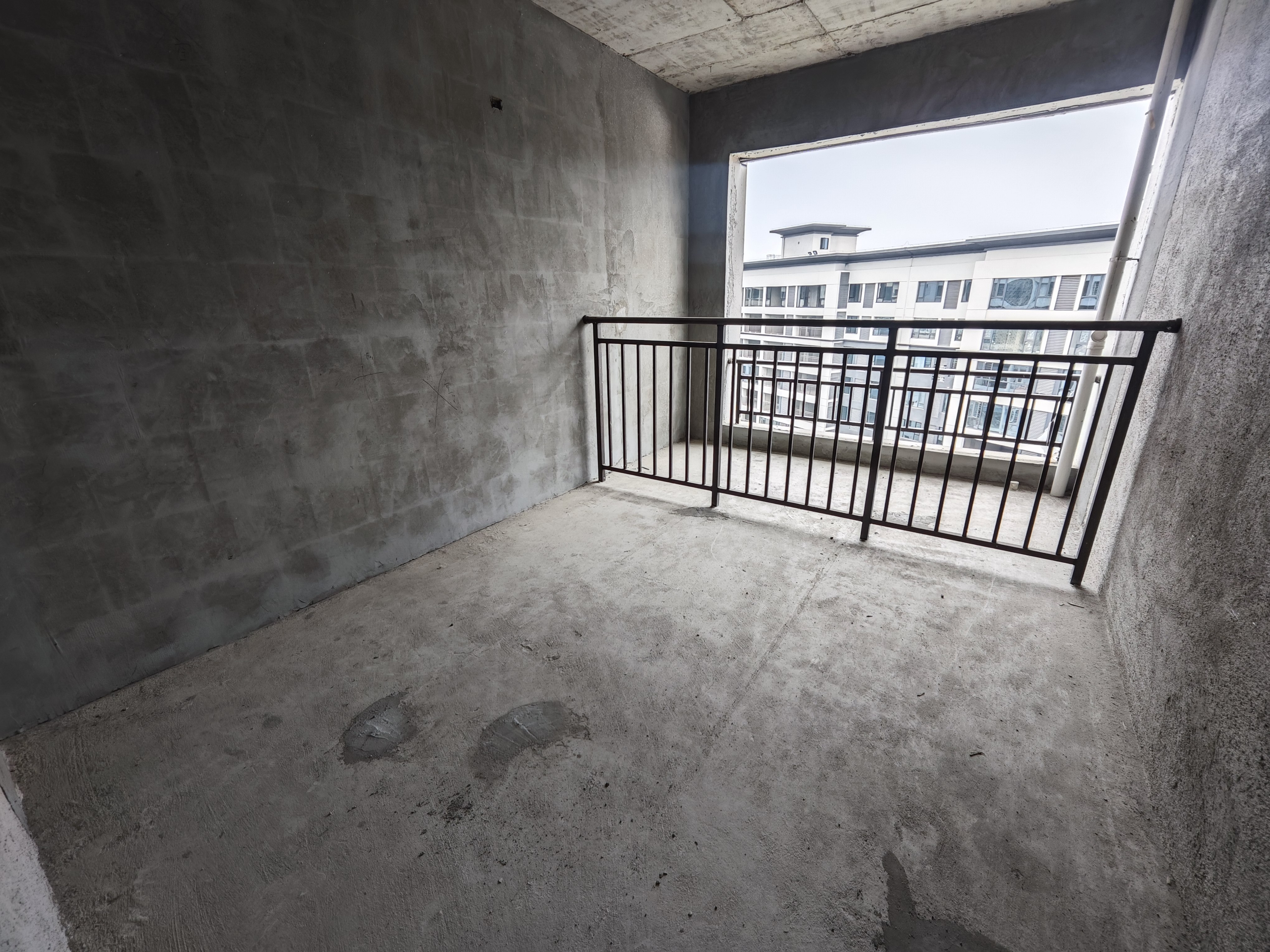 青春里-铂樾府 5室2厅2卫 113.8万 青春里-铂樾府 5室2厅2卫 113.8万卧室