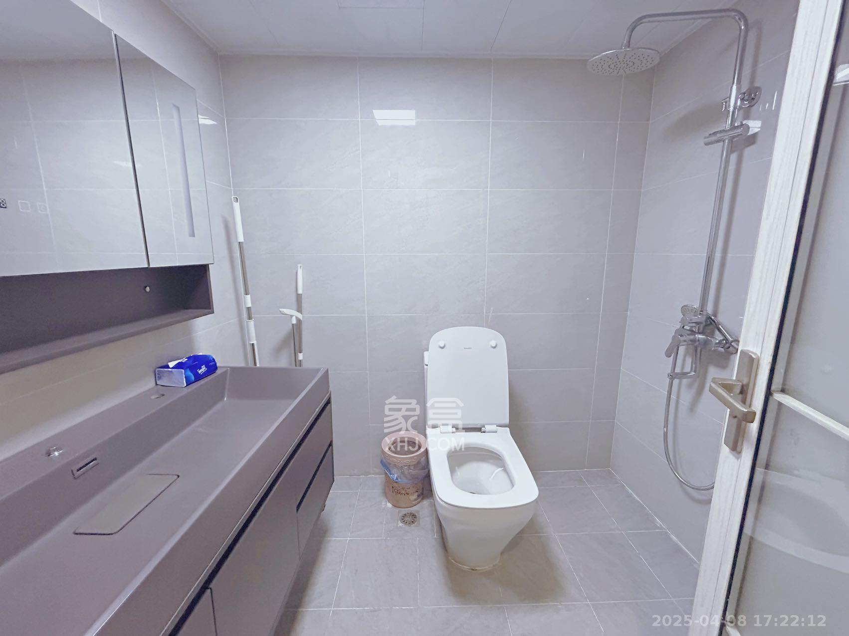 天健芙蓉盛世一期  1室1厅1卫    2500.0元/月 天健芙蓉盛世一期  1室1厅1卫    2500.0元/月室内图