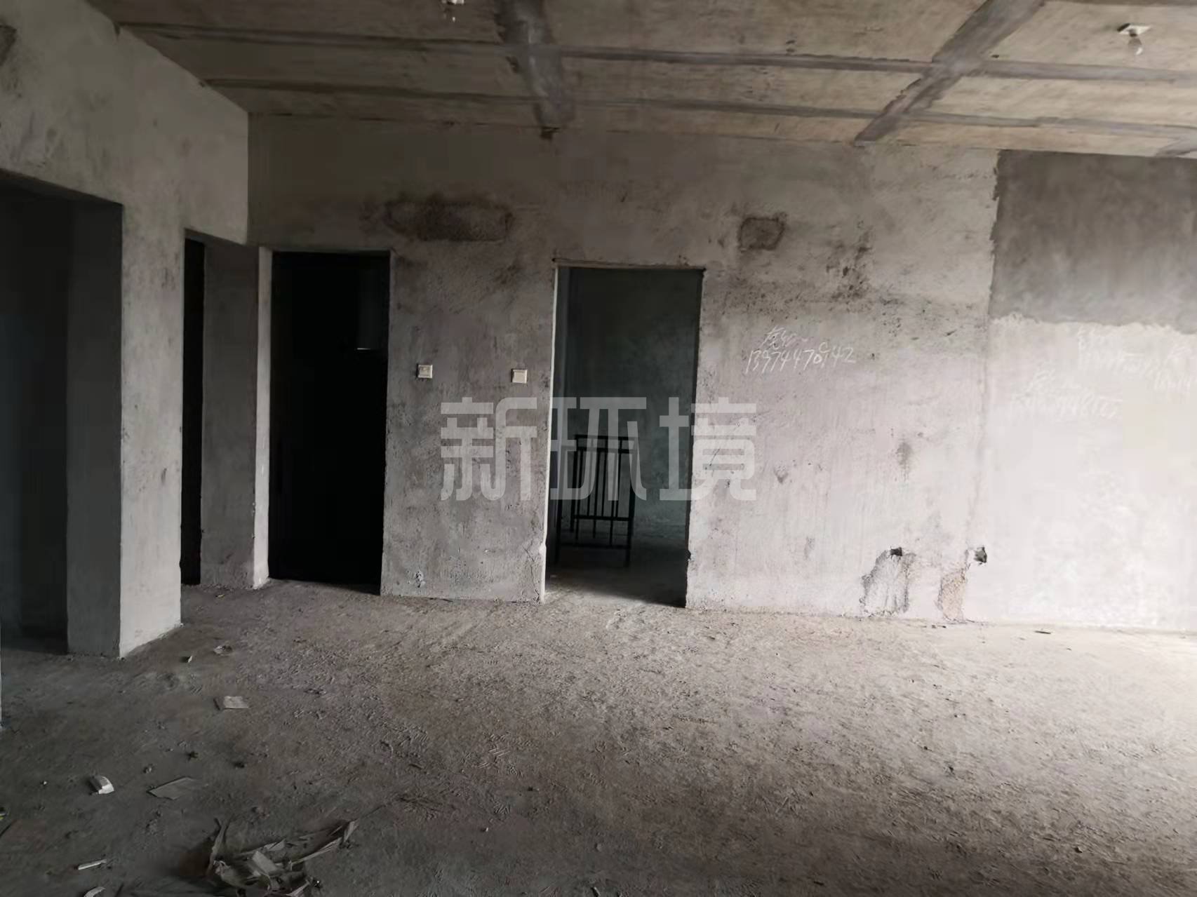 东方明珠  3室2厅2卫   60.80万客厅