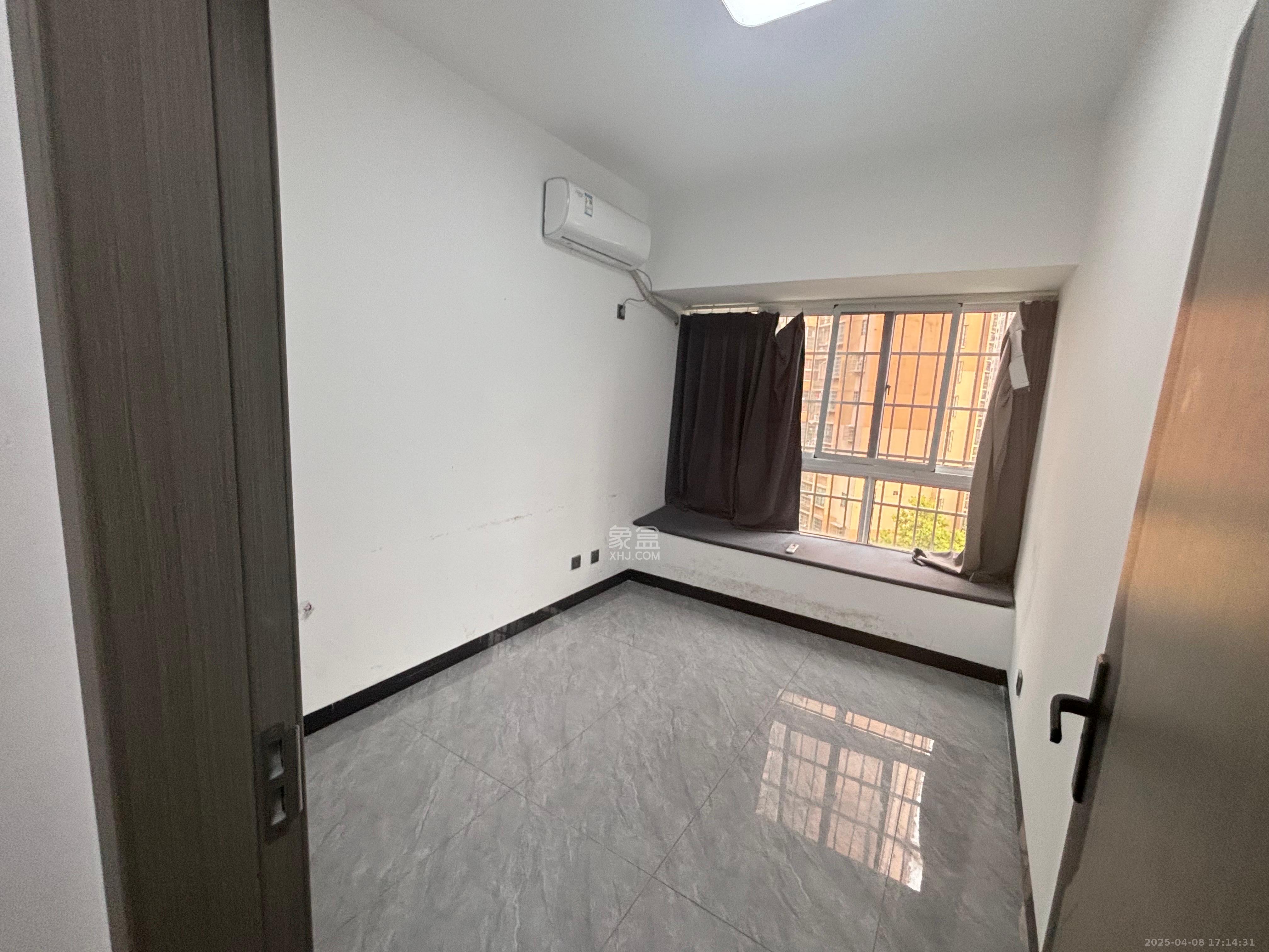 家和苑(原梅溪湖保障性住房一期) 4室2厅2卫 3500.0元/月 家和苑(原梅溪湖保障性住房一期) 4室2厅2卫 3500.0元/月室内图