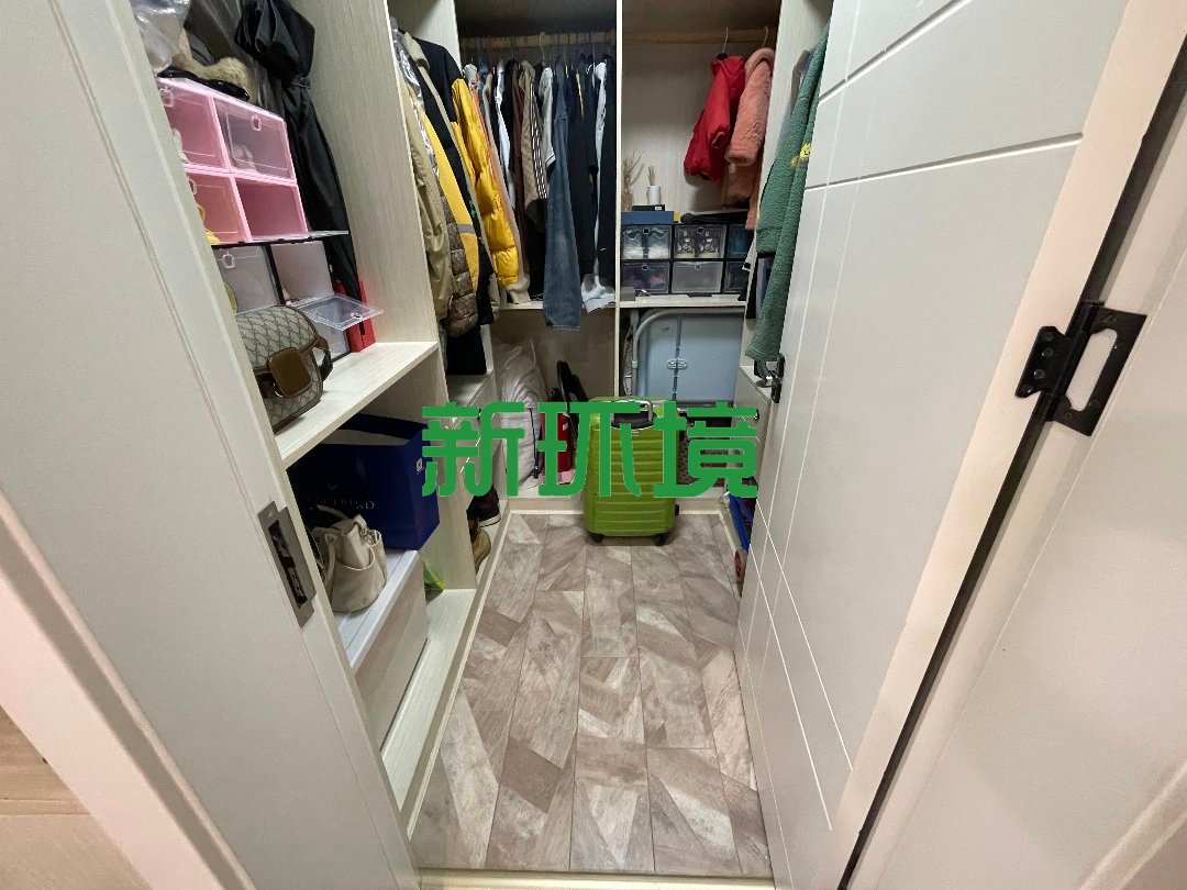 东方明珠  3室2厅2卫   65.00万客厅