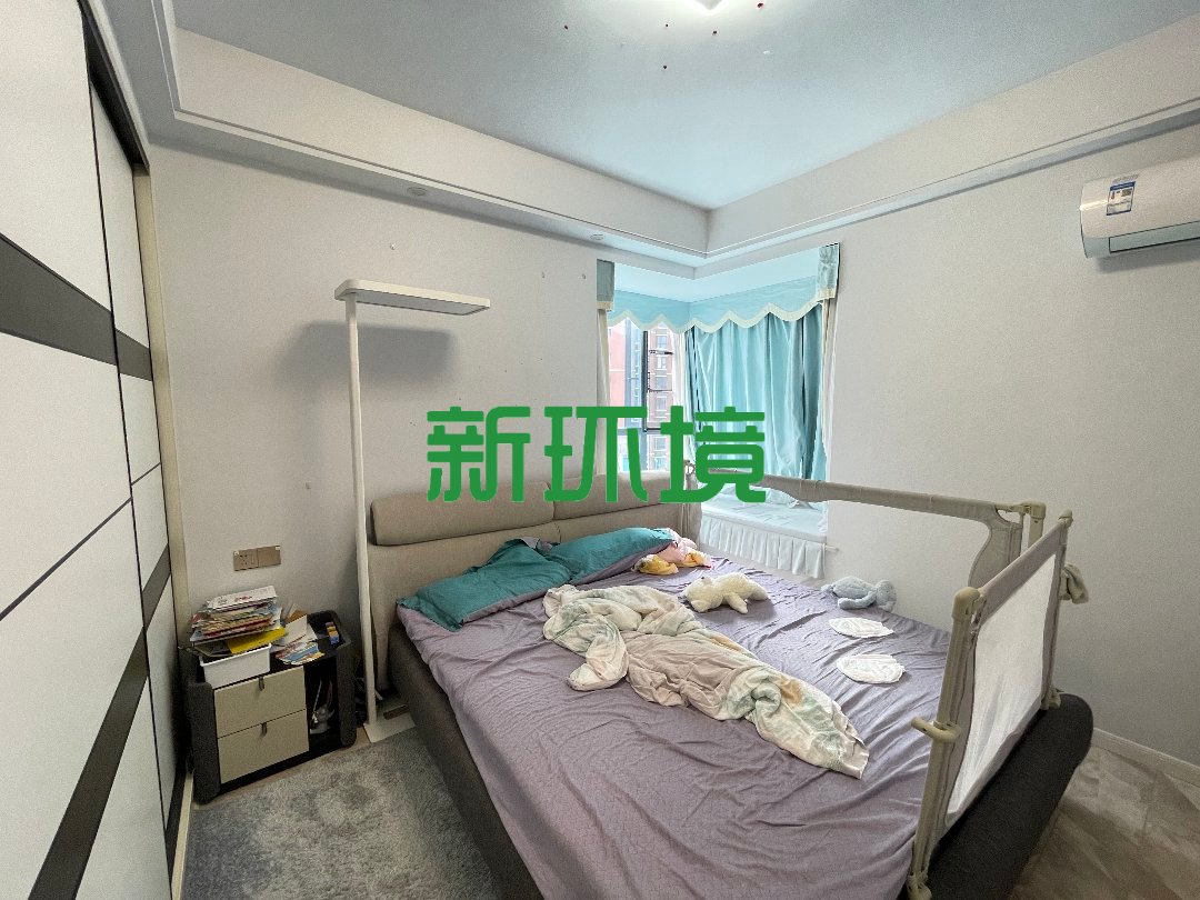 东方明珠  3室2厅2卫   65.00万客厅