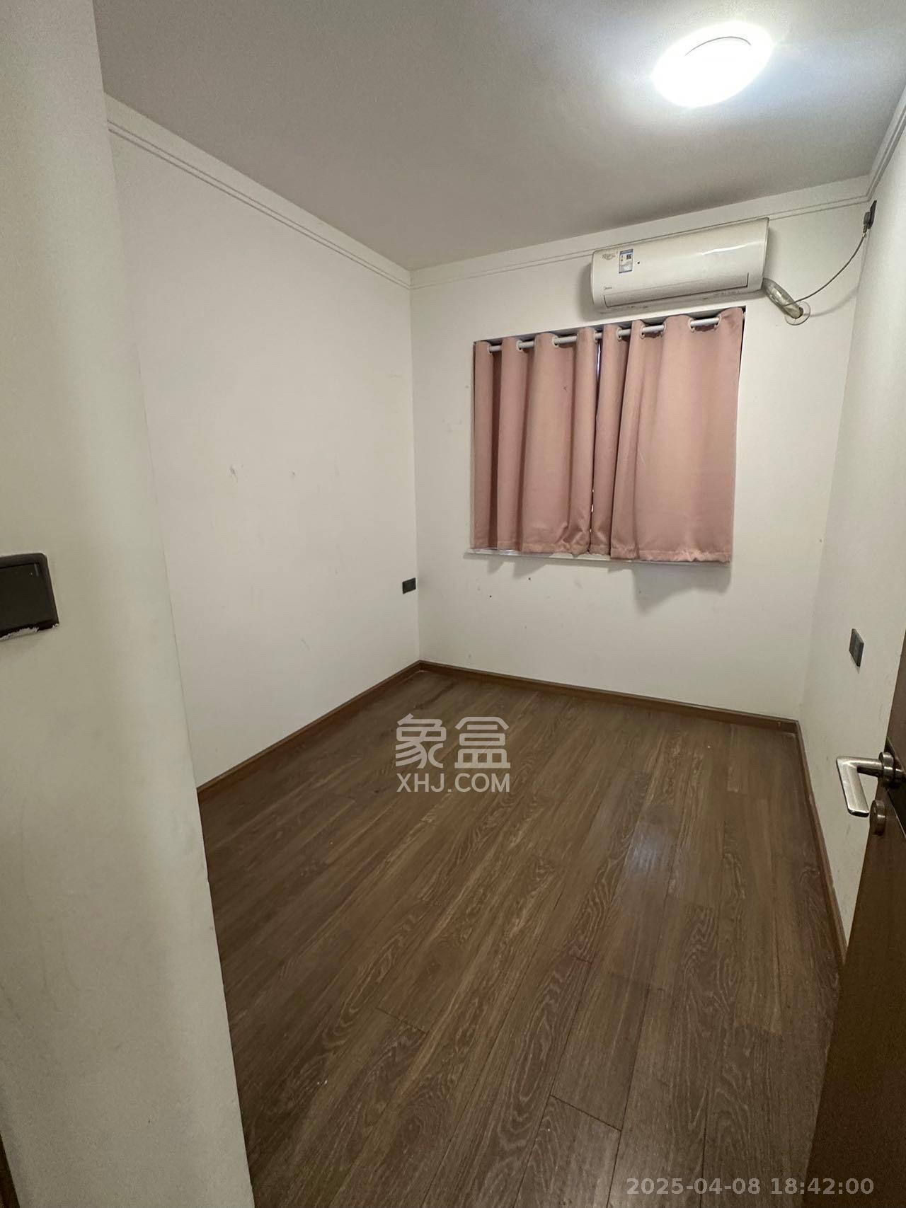 招商华发依云曦城  4室2厅2卫   2400.00元/月室内图